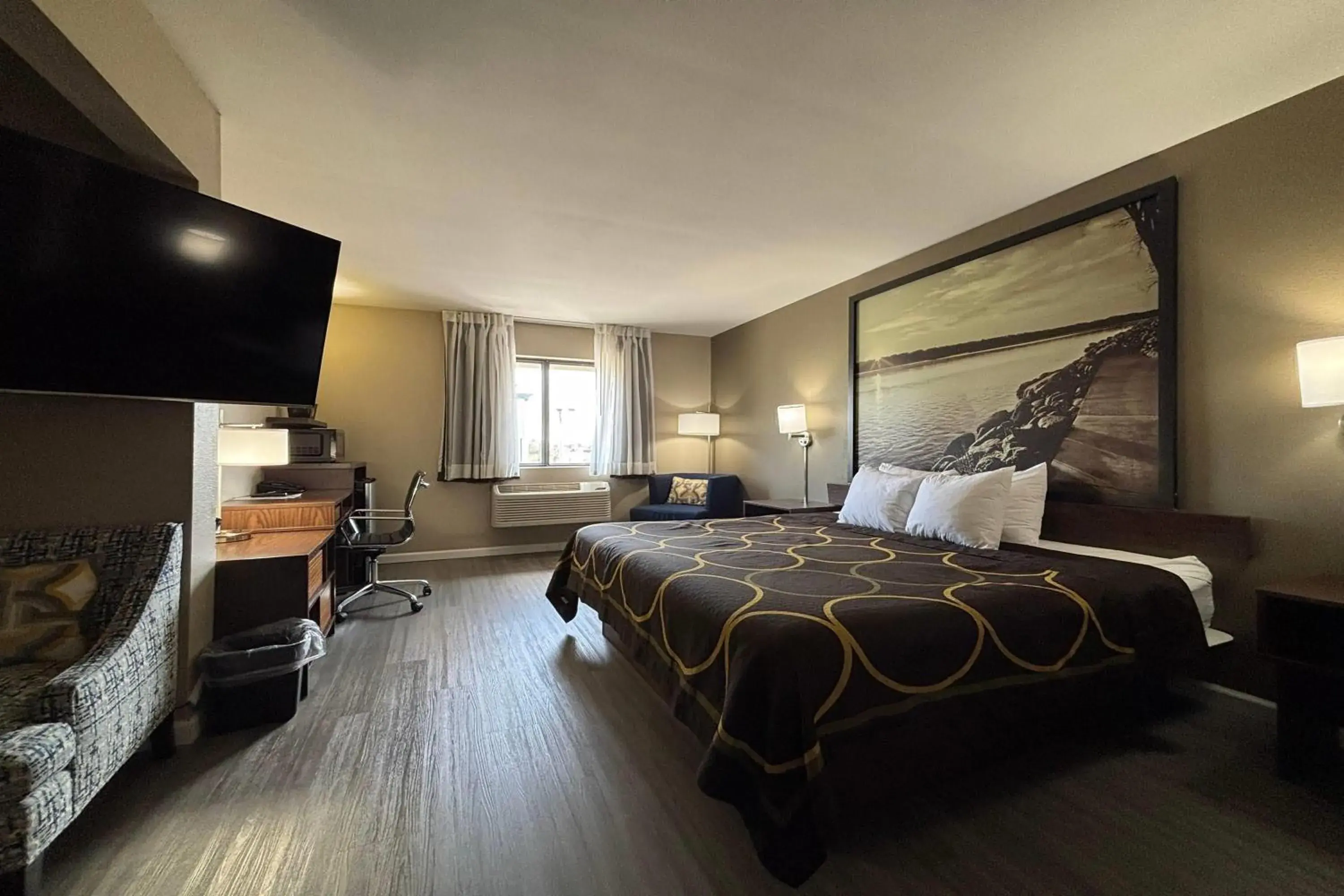 King Suite - Non-Smoking in Super 8 by Wyndham Alton King Suite - Non-Smoking in Super 8 by Wyndham Alton