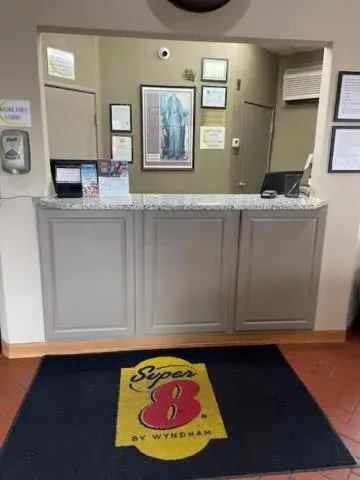 Lobby or reception in Super 8 by Wyndham Alton Lobby or reception in Super 8 by Wyndham Alton
