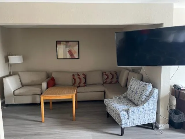 Bedroom in Super 8 by Wyndham Alton