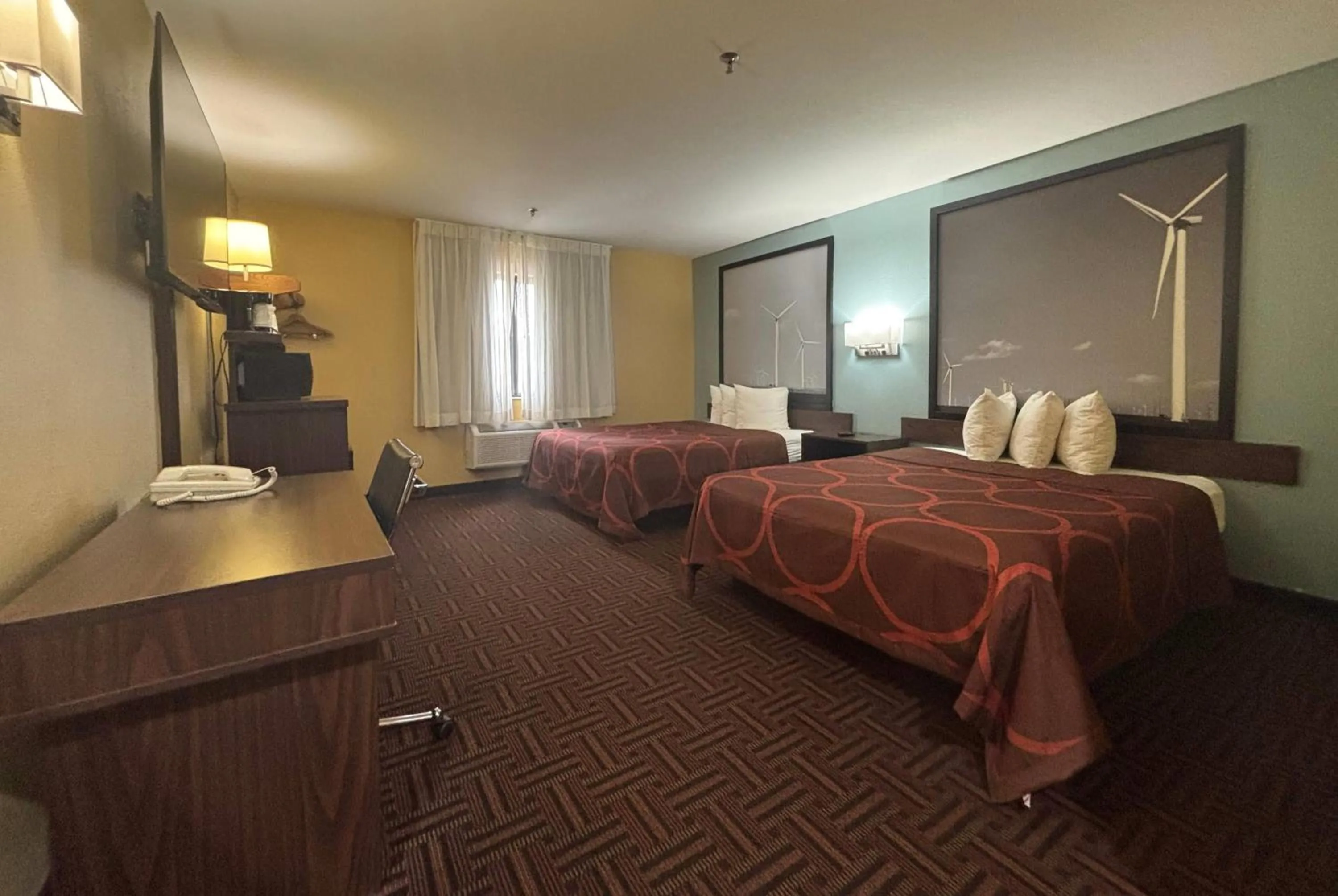 Photo of the whole room, Bed in Super 8 by Wyndham Peoria