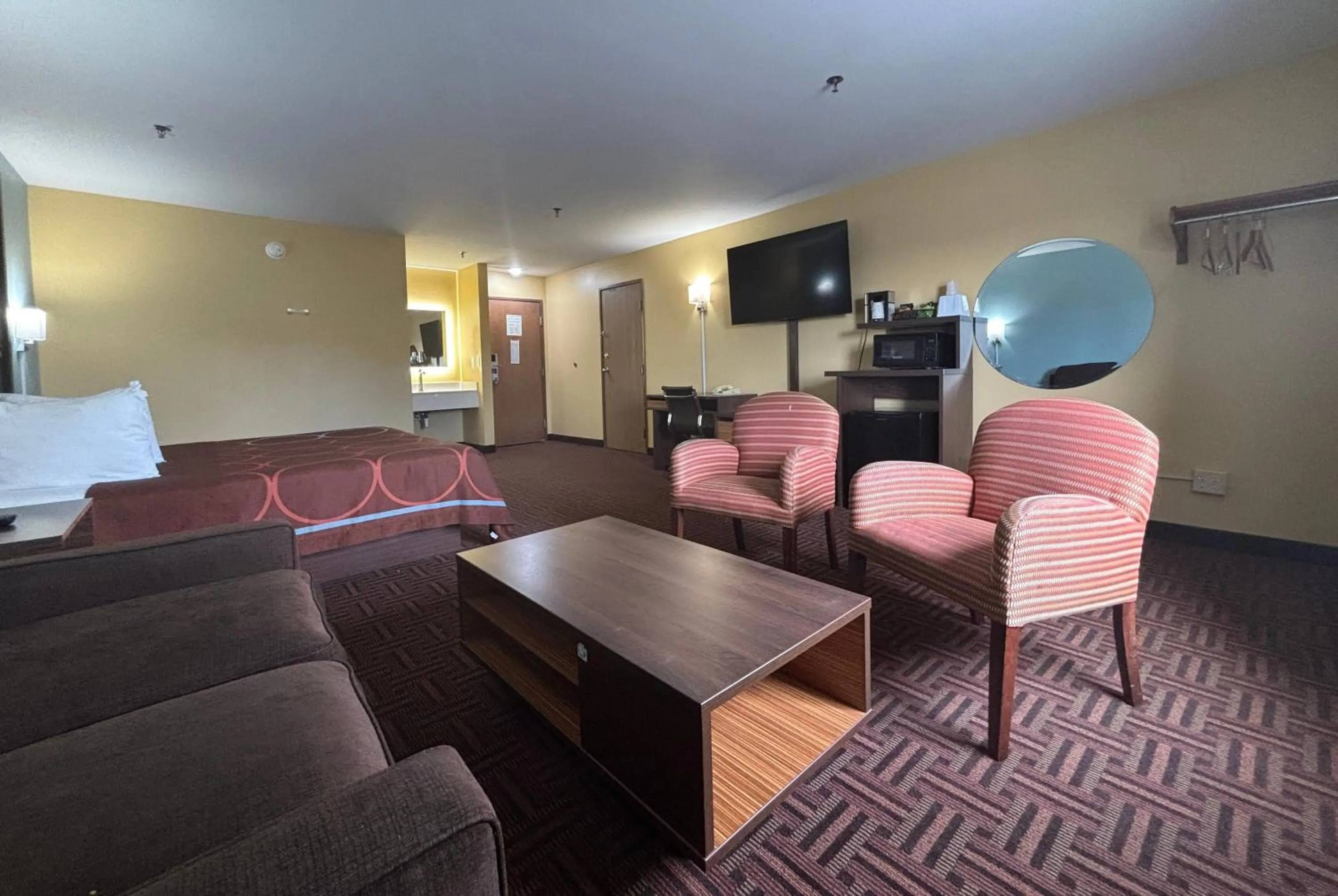 Photo of the whole room in Super 8 by Wyndham Peoria