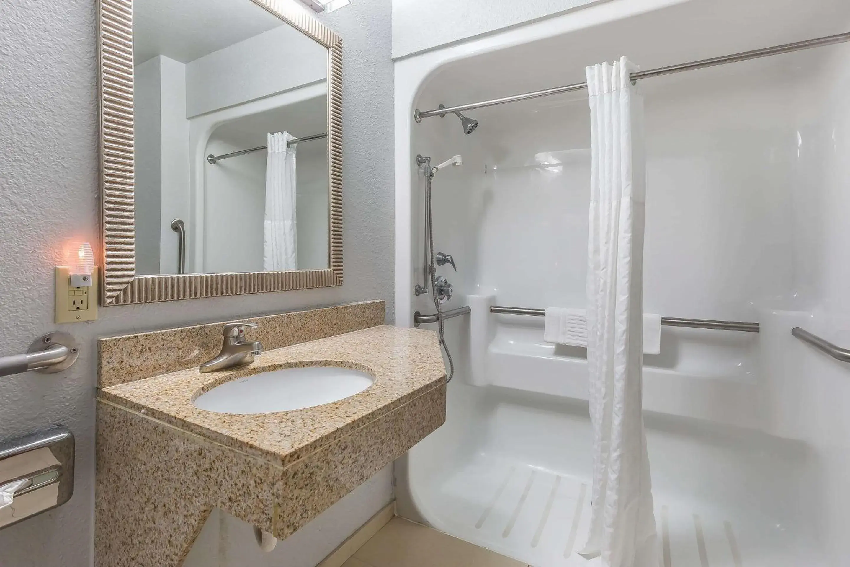 Photo of the whole room in Comfort Inn Alton near I-255 Photo of the whole room in Comfort Inn Alton near I-255