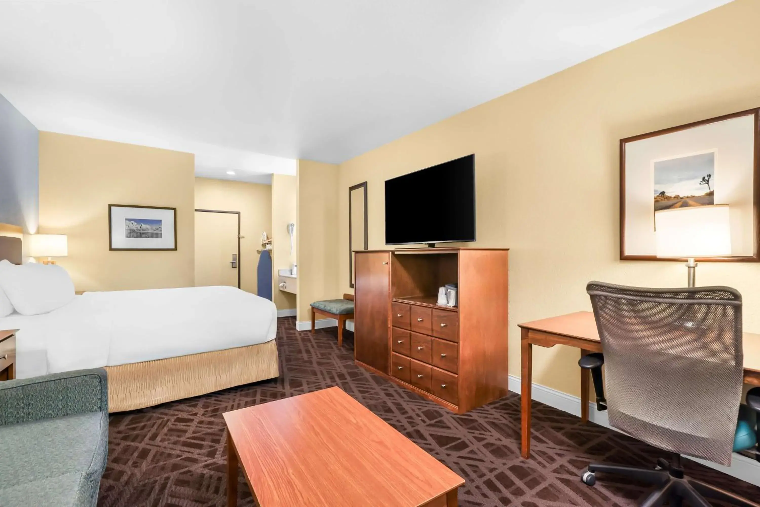 Bedroom, Bed in Sure Stay Plus by Best Western Twentynine Palms Joshua Tree Bedroom, Bed in Sure Stay Plus by Best Western Twentynine Palms Joshua Tree