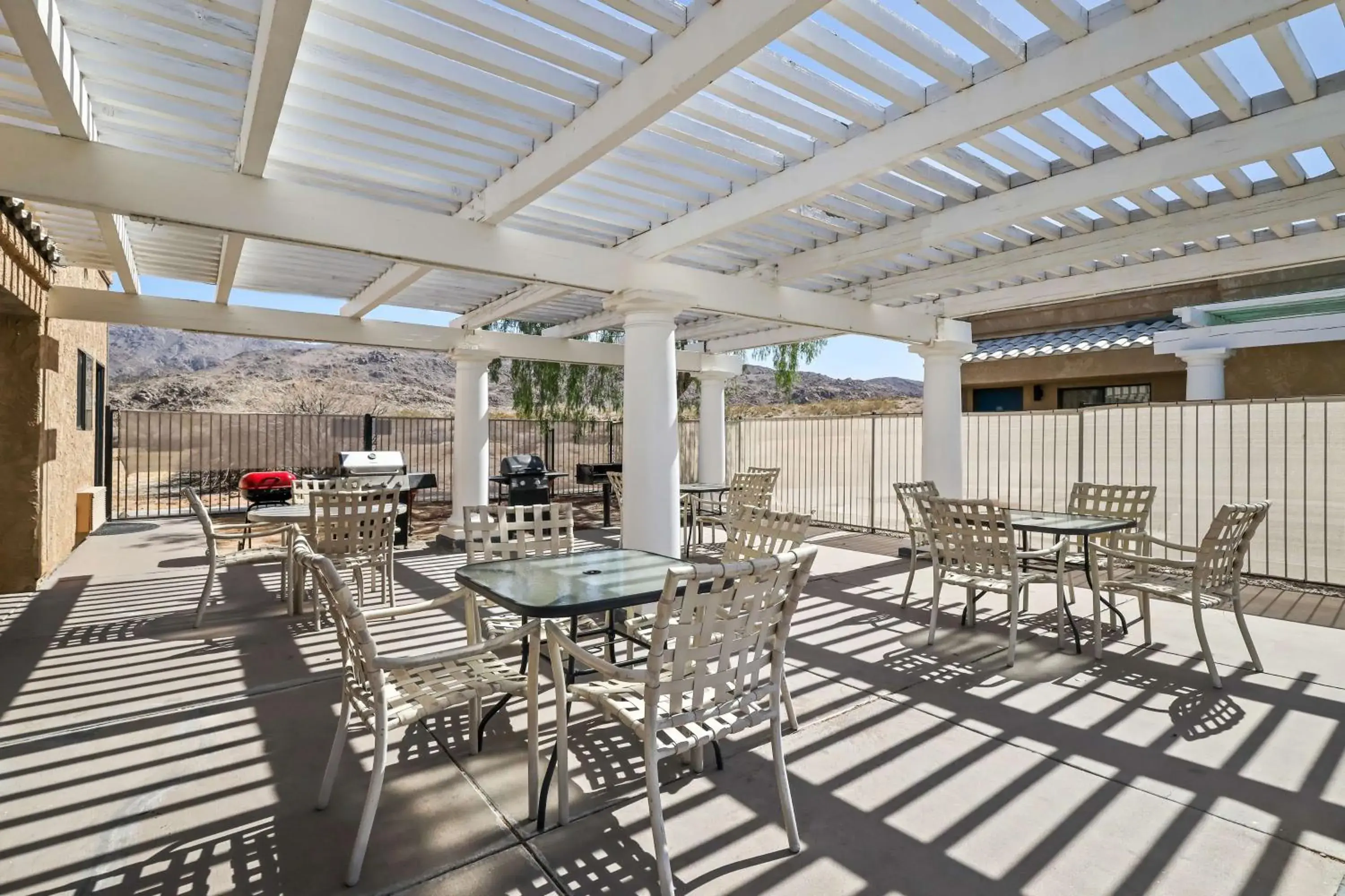 Property building in Sure Stay Plus by Best Western Twentynine Palms Joshua Tree Property building in Sure Stay Plus by Best Western Twentynine Palms Joshua Tree