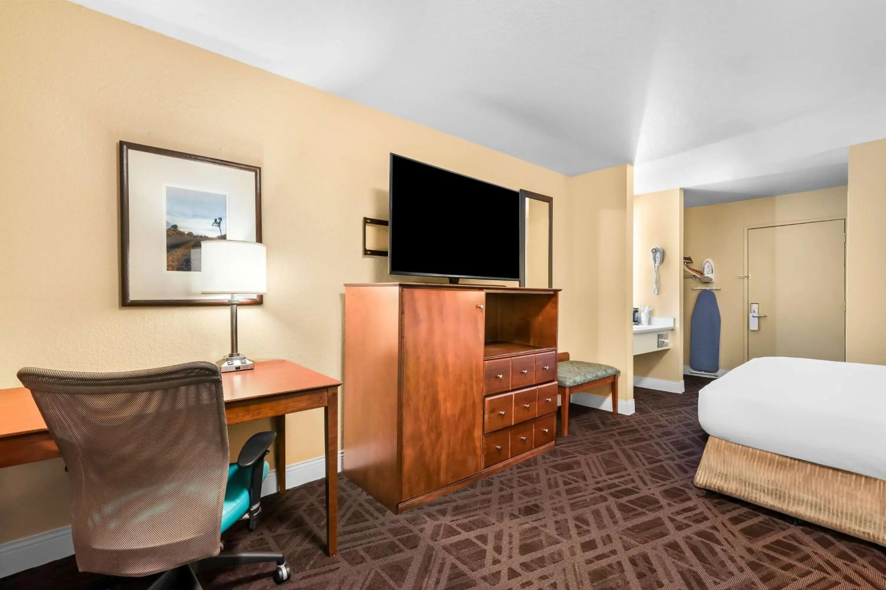 Bedroom, Bed in Sure Stay Plus by Best Western Twentynine Palms Joshua Tree Bedroom, Bed in Sure Stay Plus by Best Western Twentynine Palms Joshua Tree