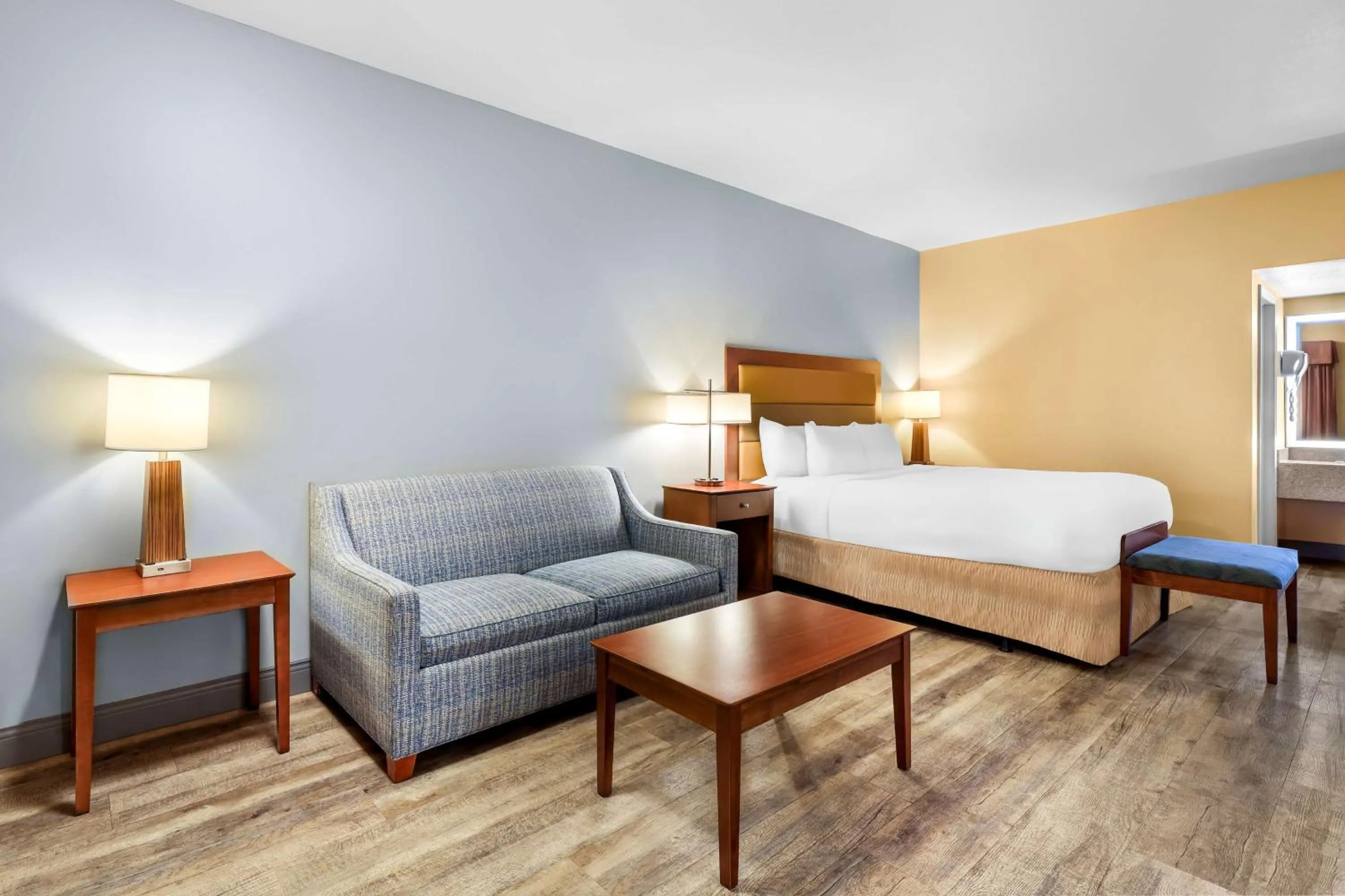 Bedroom, Bed in Sure Stay Plus by Best Western Twentynine Palms Joshua Tree