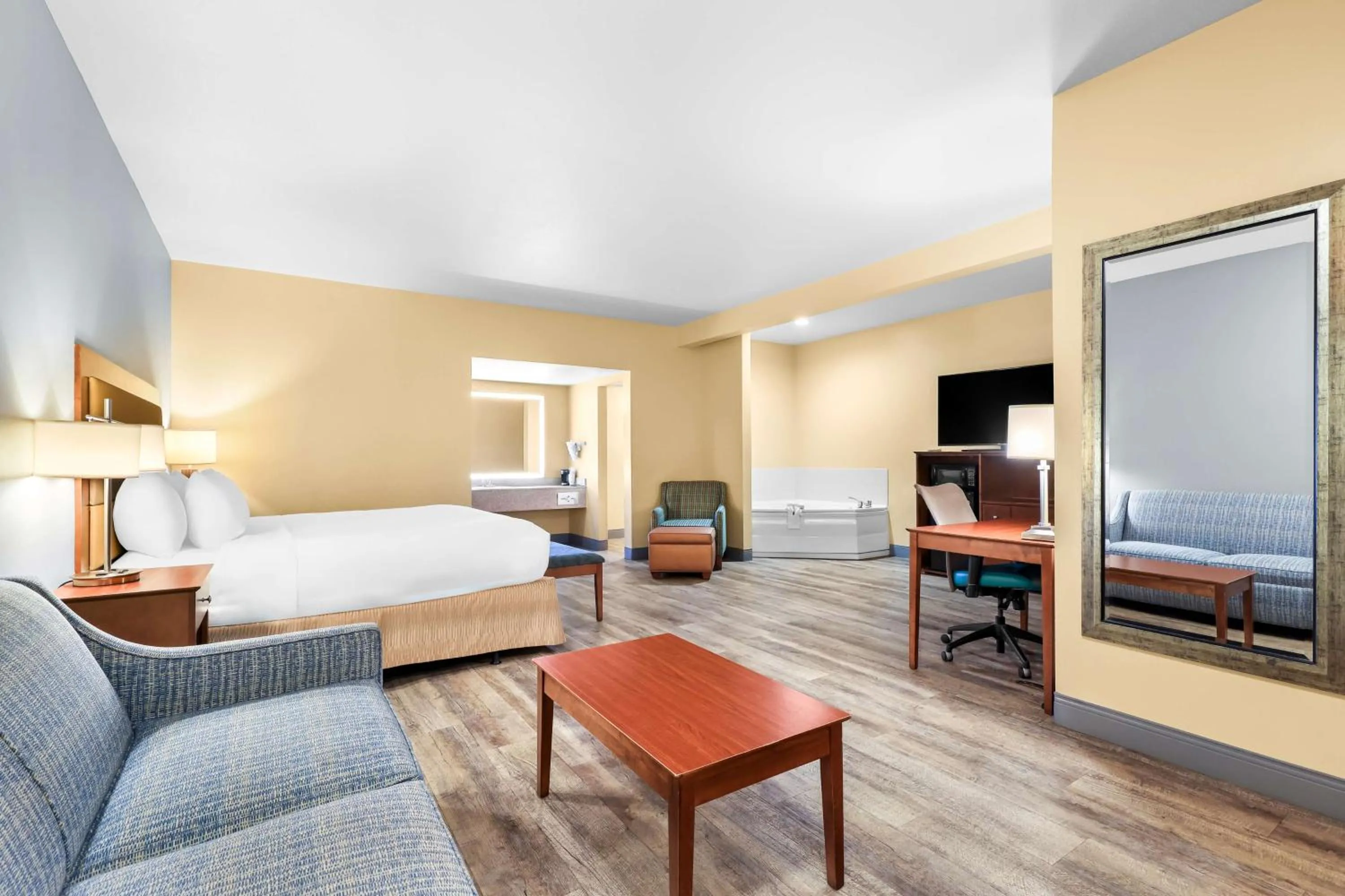 Bedroom, Bed in Sure Stay Plus by Best Western Twentynine Palms Joshua Tree