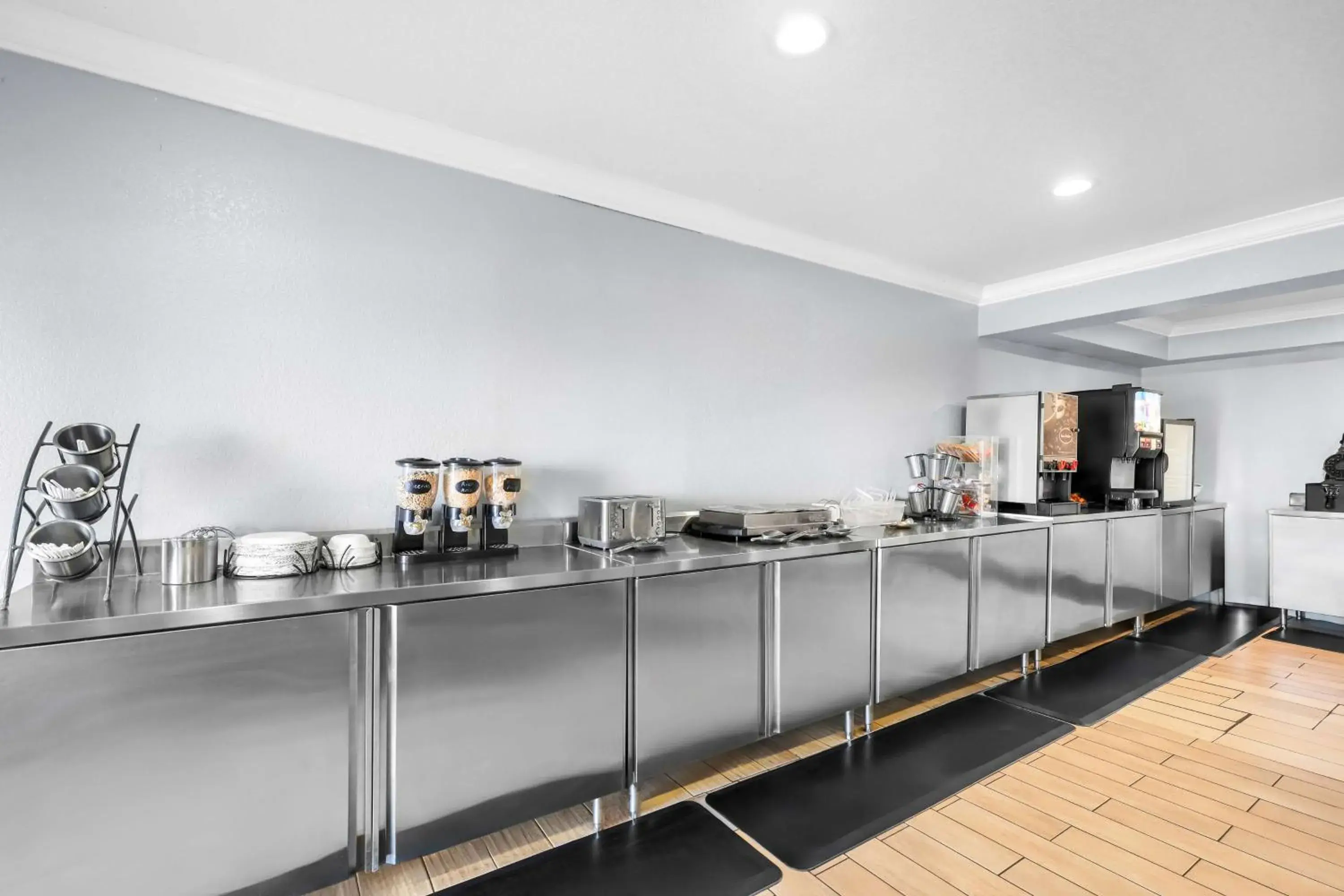 Breakfast in Sure Stay Plus by Best Western Twentynine Palms Joshua Tree Breakfast in Sure Stay Plus by Best Western Twentynine Palms Joshua Tree