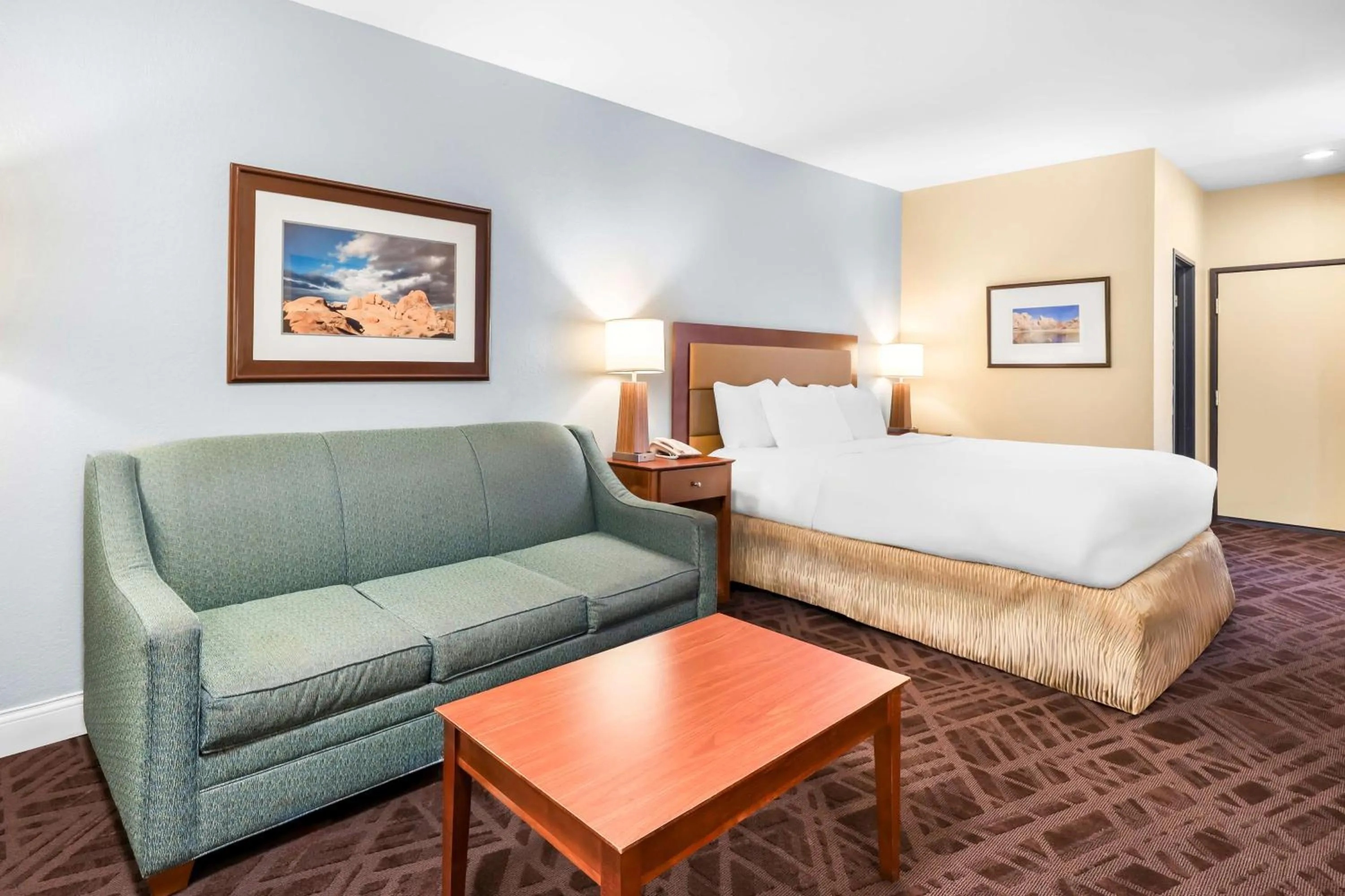 Bedroom, Bed in Sure Stay Plus by Best Western Twentynine Palms Joshua Tree