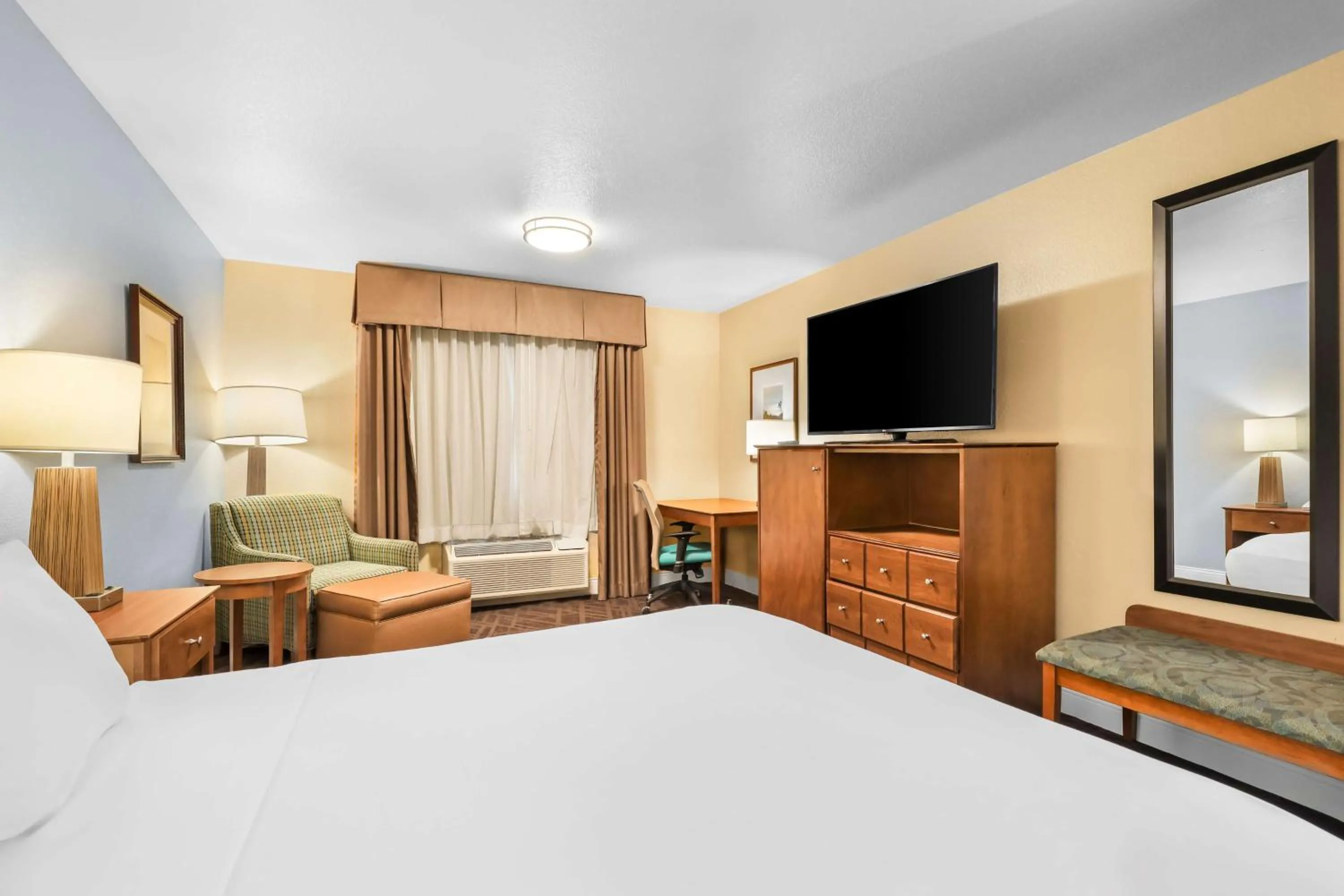 Bedroom, Bed in Sure Stay Plus by Best Western Twentynine Palms Joshua Tree