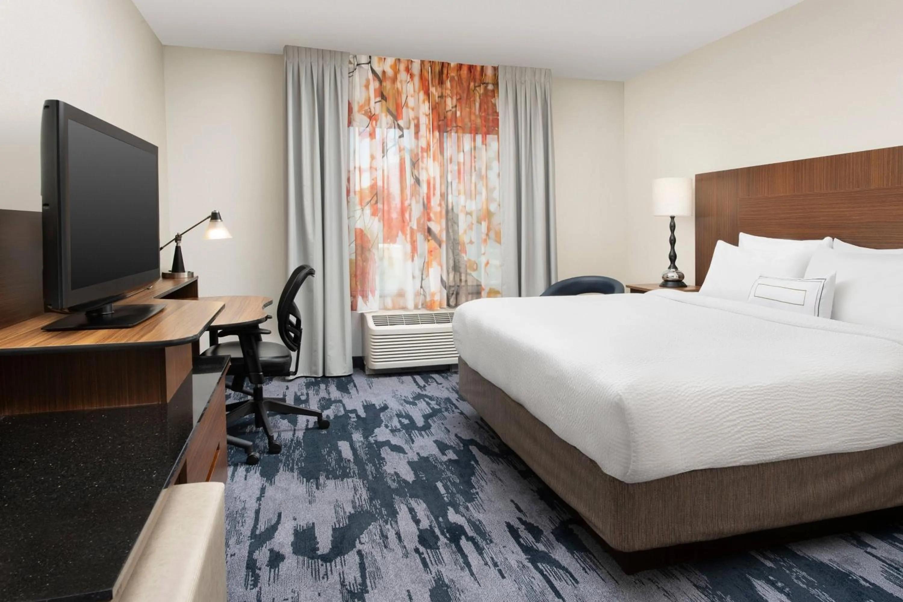 Bedroom, Bed in Fairfield Inn & Suites Baltimore BWI Airport