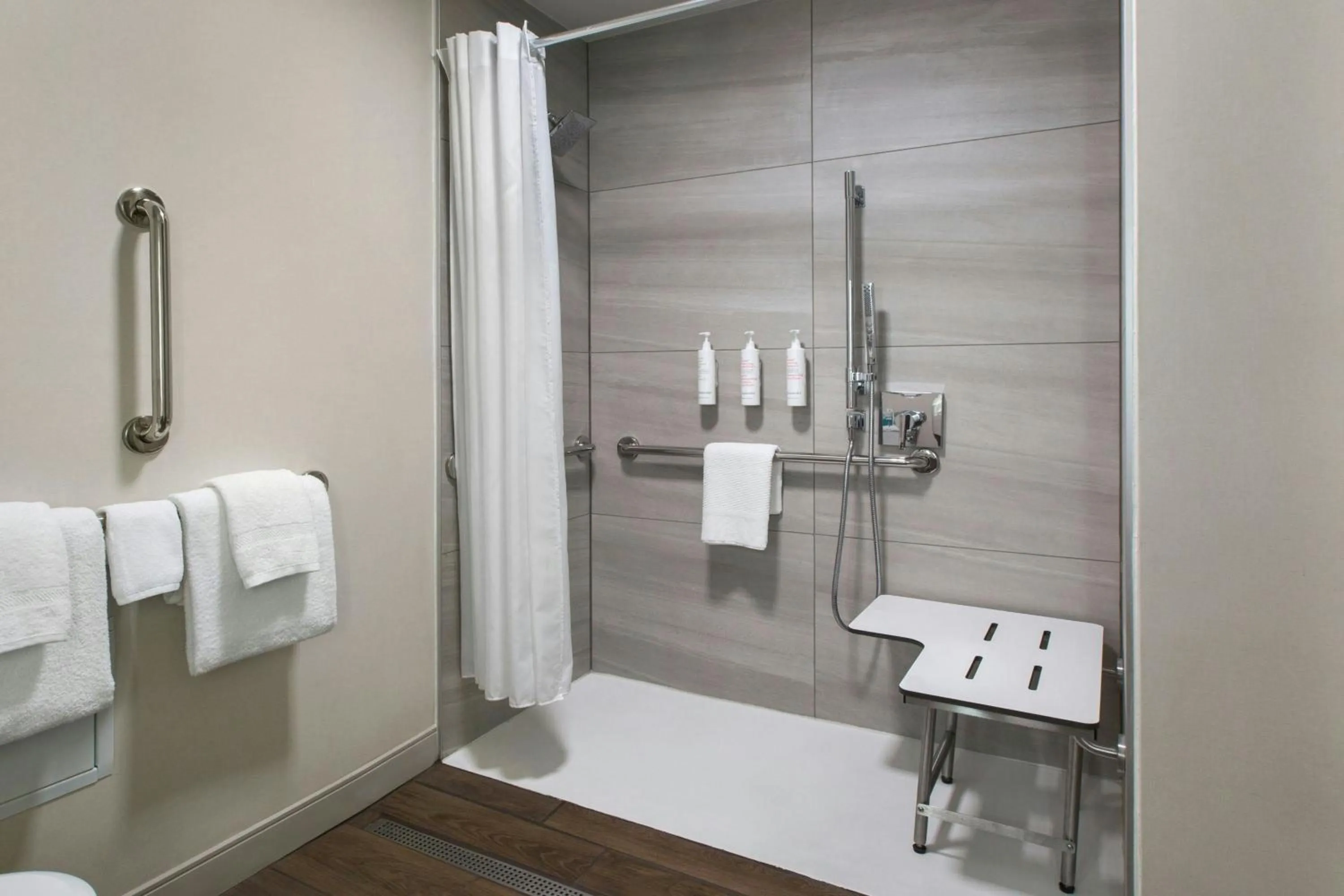 Bathroom in Buffalo Marriott Niagara