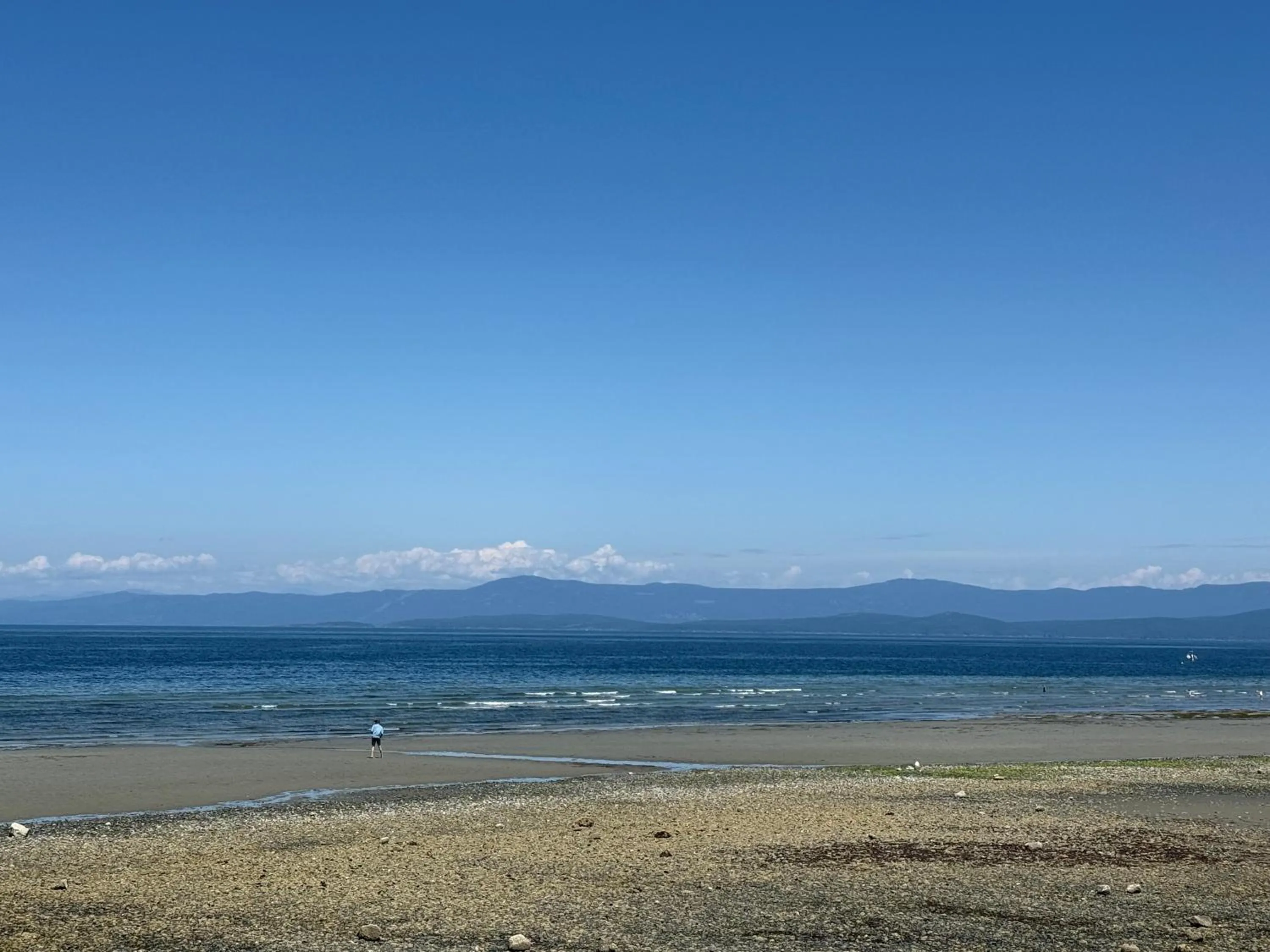 Beach in Sand Pebbles Inn