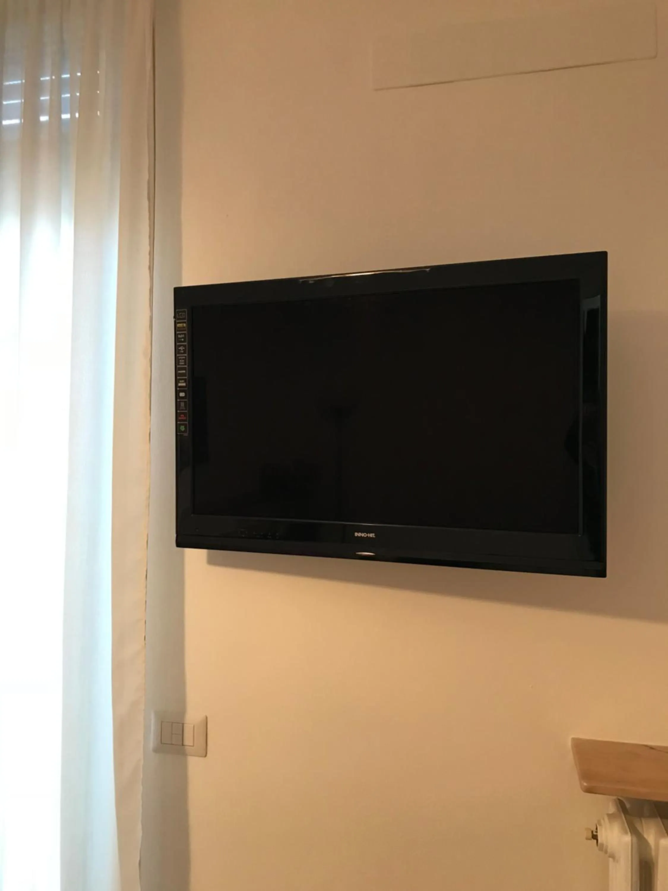 TV and multimedia in B&B Magenta