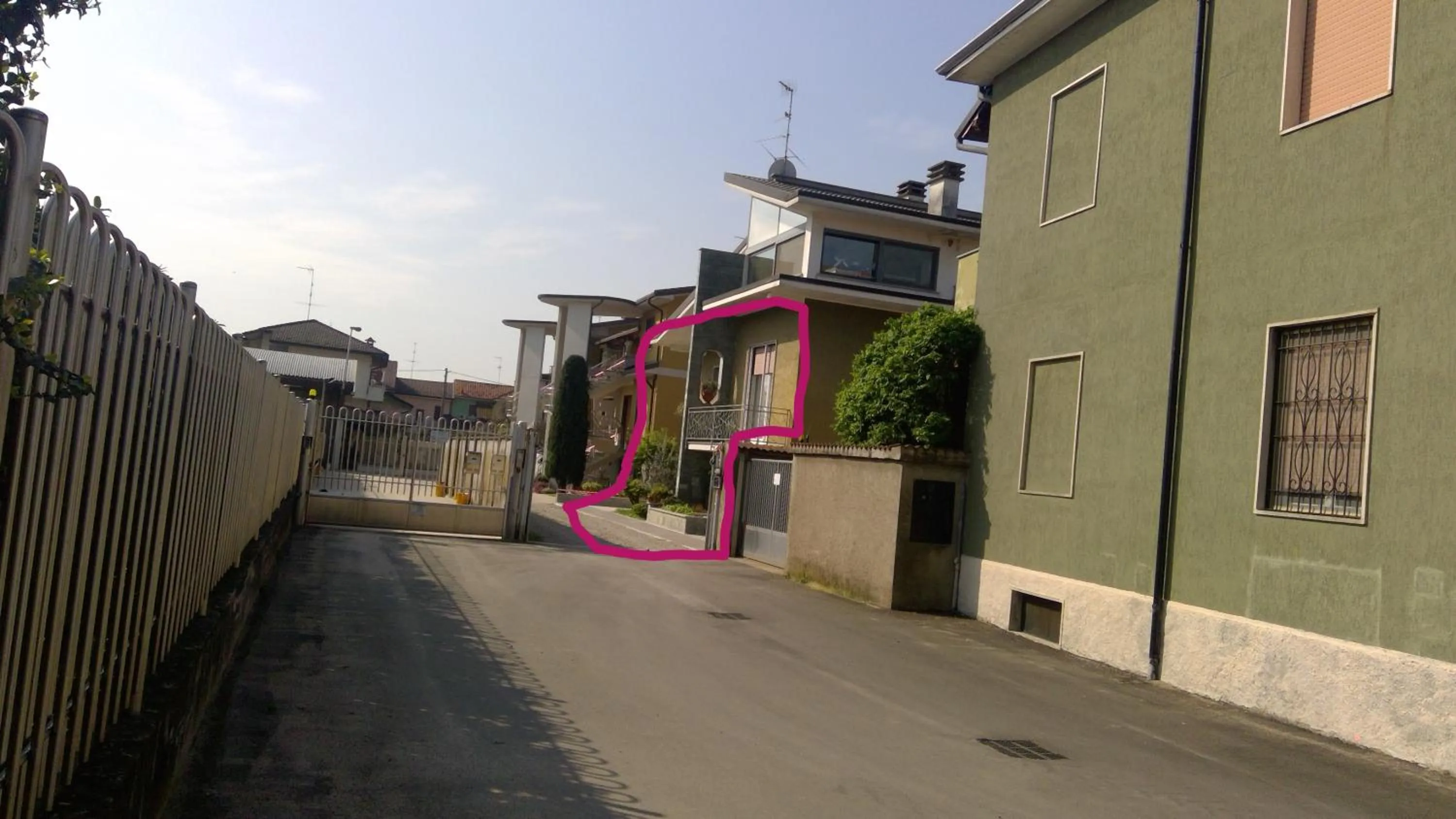 Street view in B&B Magenta