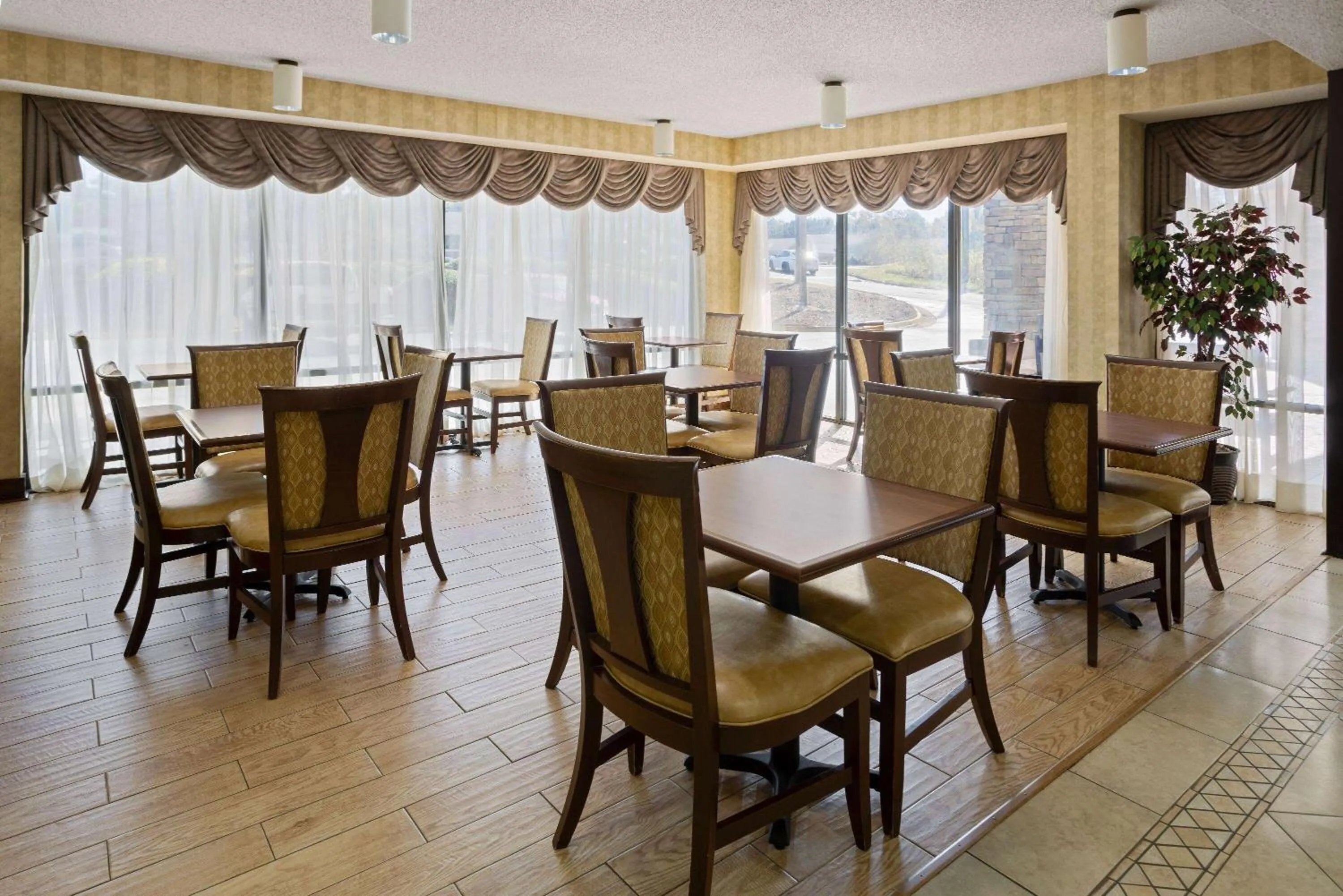 Breakfast in Baymont by Wyndham Griffin