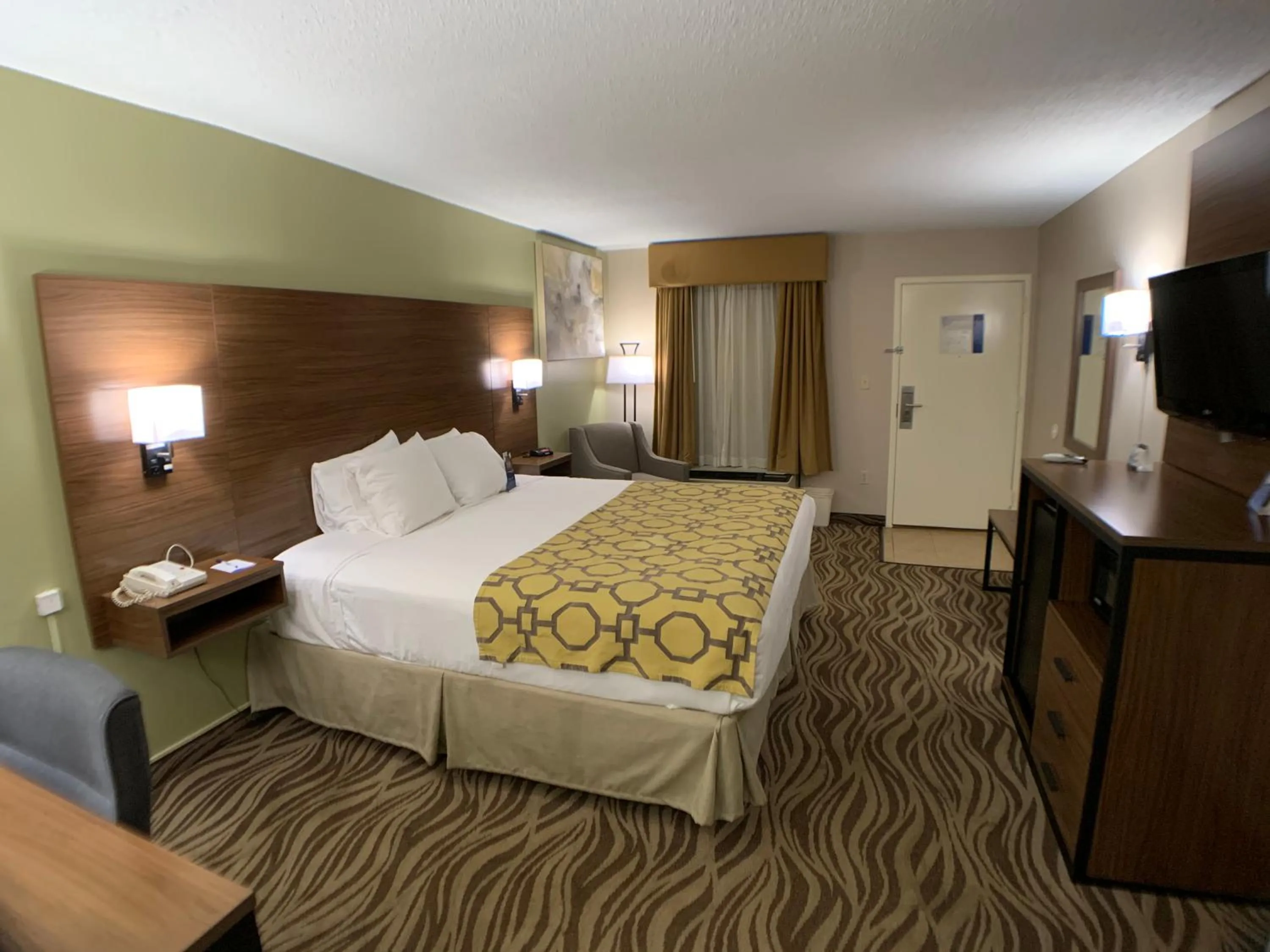 Bed in Baymont by Wyndham Griffin