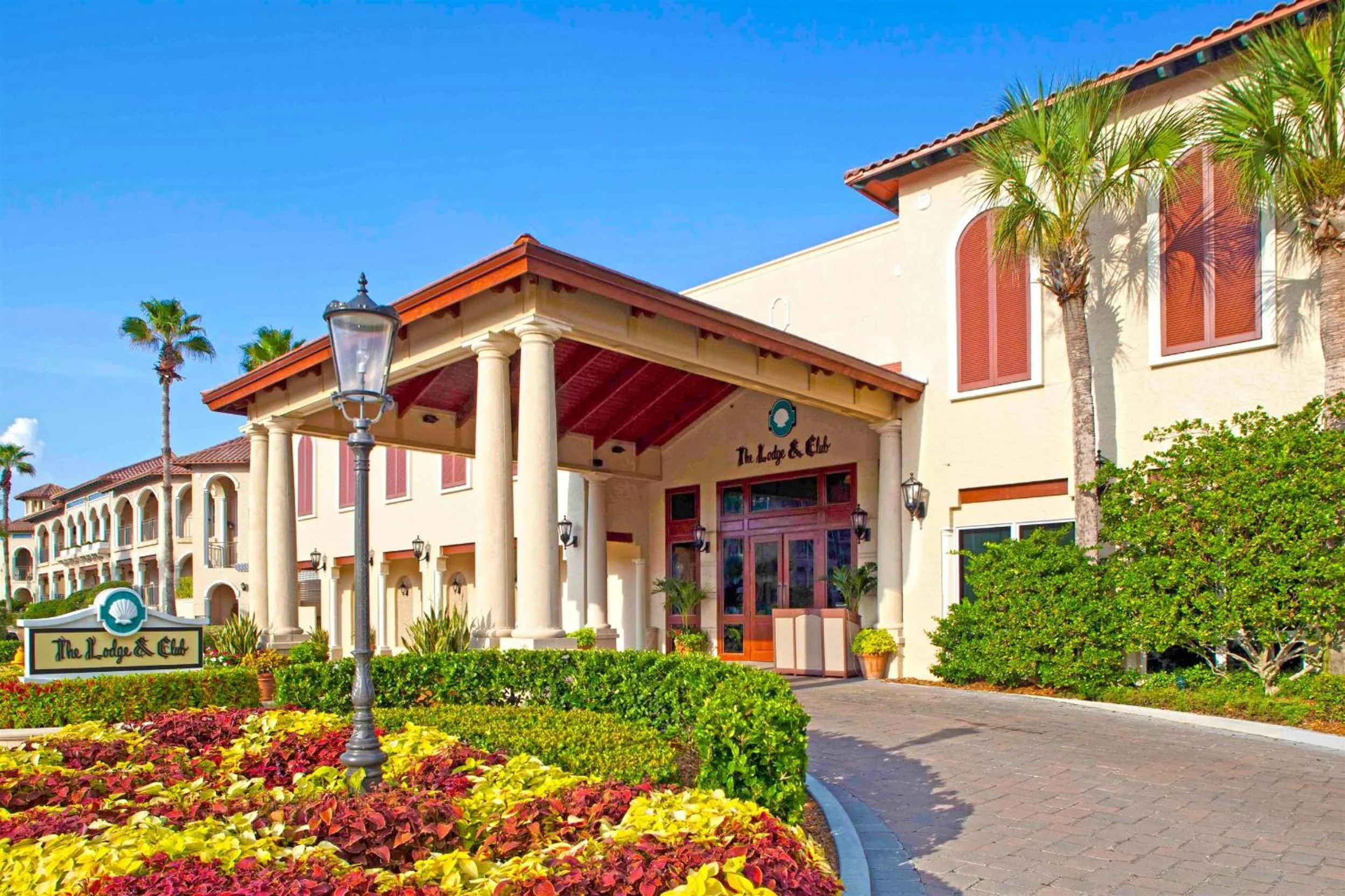 Facade/entrance in The Lodge & Club at Ponte Vedra Beach