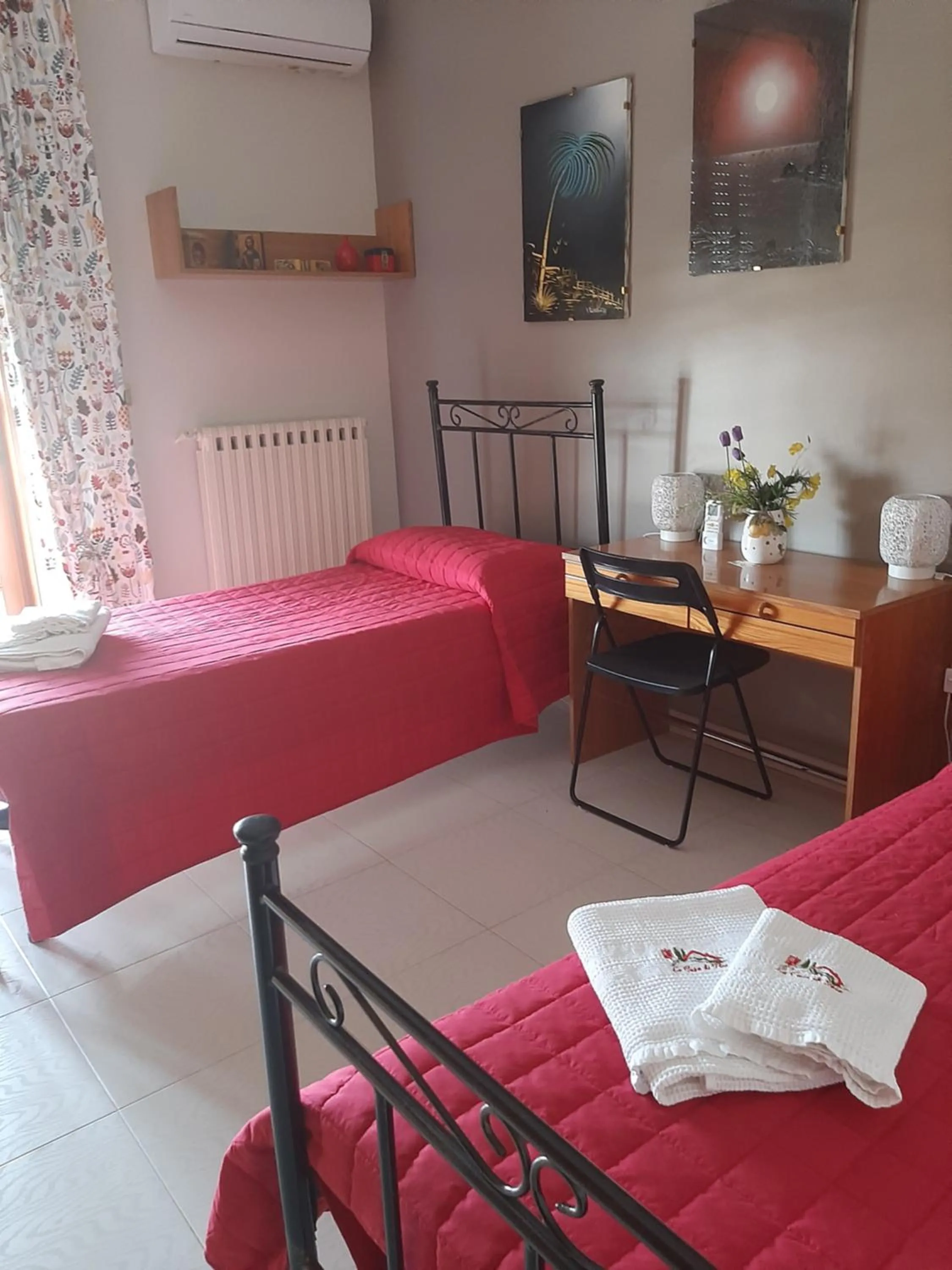 Twin Room with Balcony - single occupancy in La casa di Bia