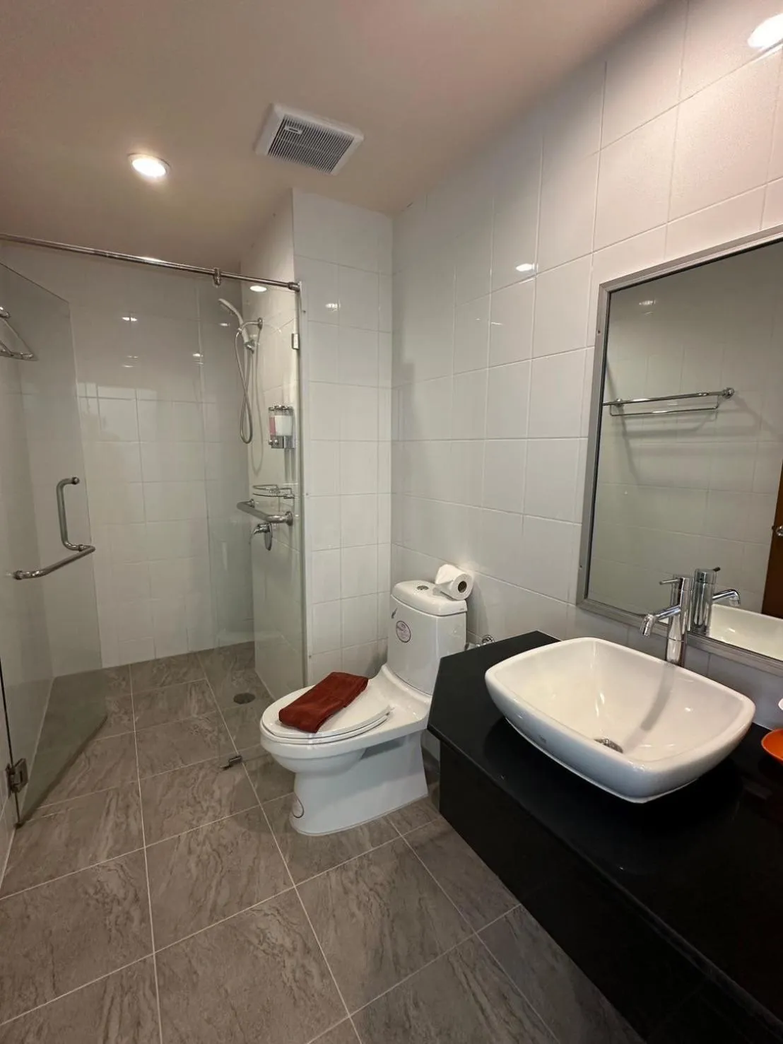 Bathroom in Thipurai Beach Hotel