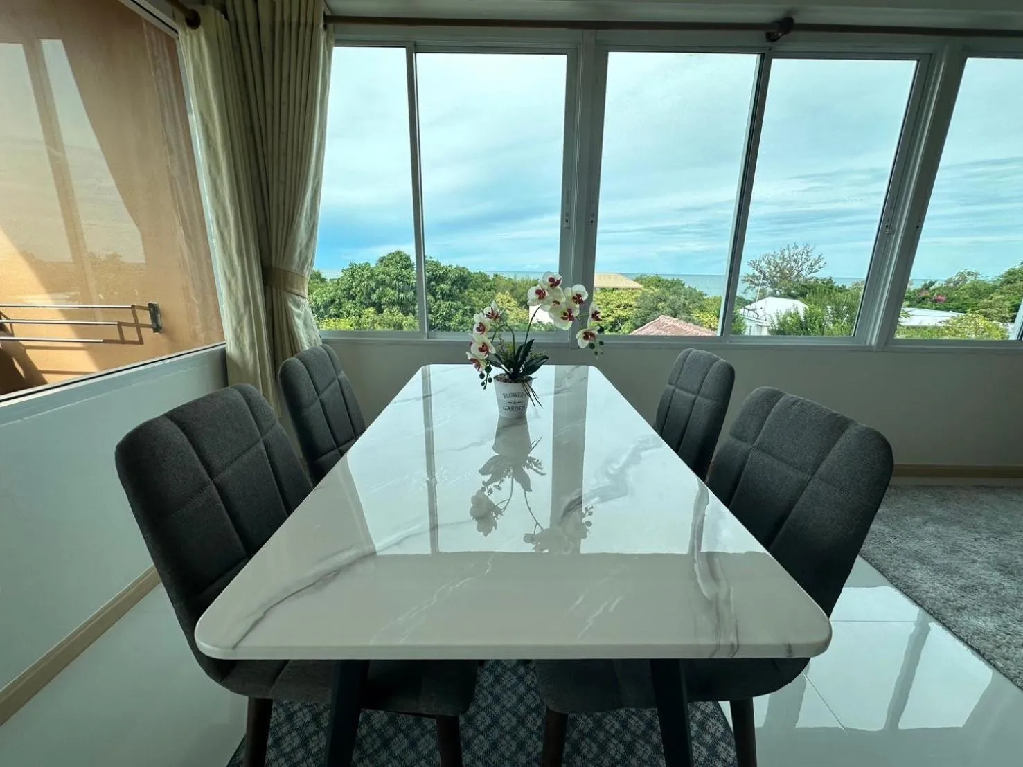 Living room in Thipurai Beach Hotel