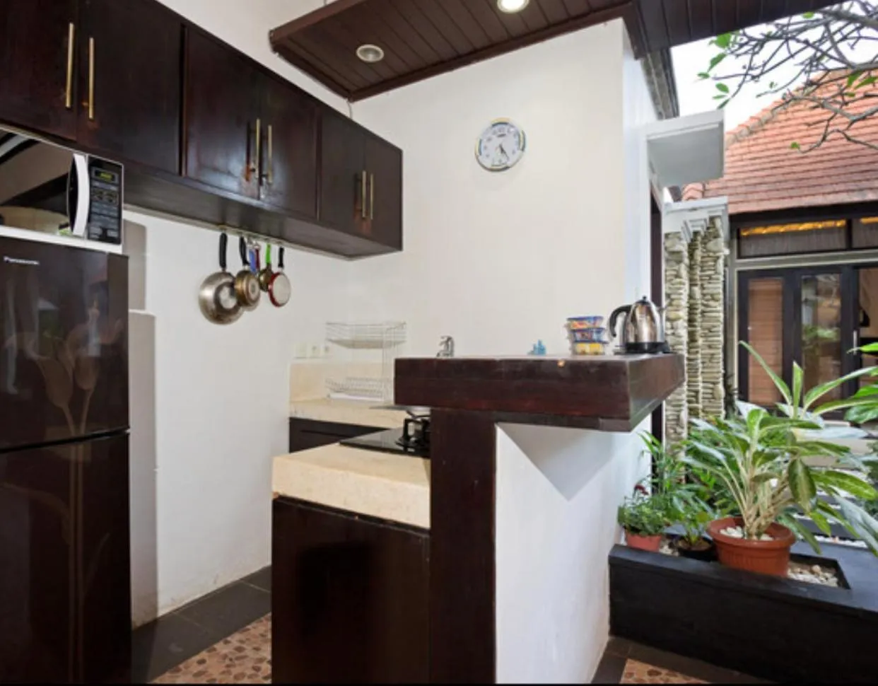 Kitchen or kitchenette in Villa Cantik Tresna