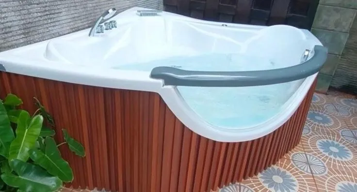 Hot Spring Bath in Villa Cantik Tresna