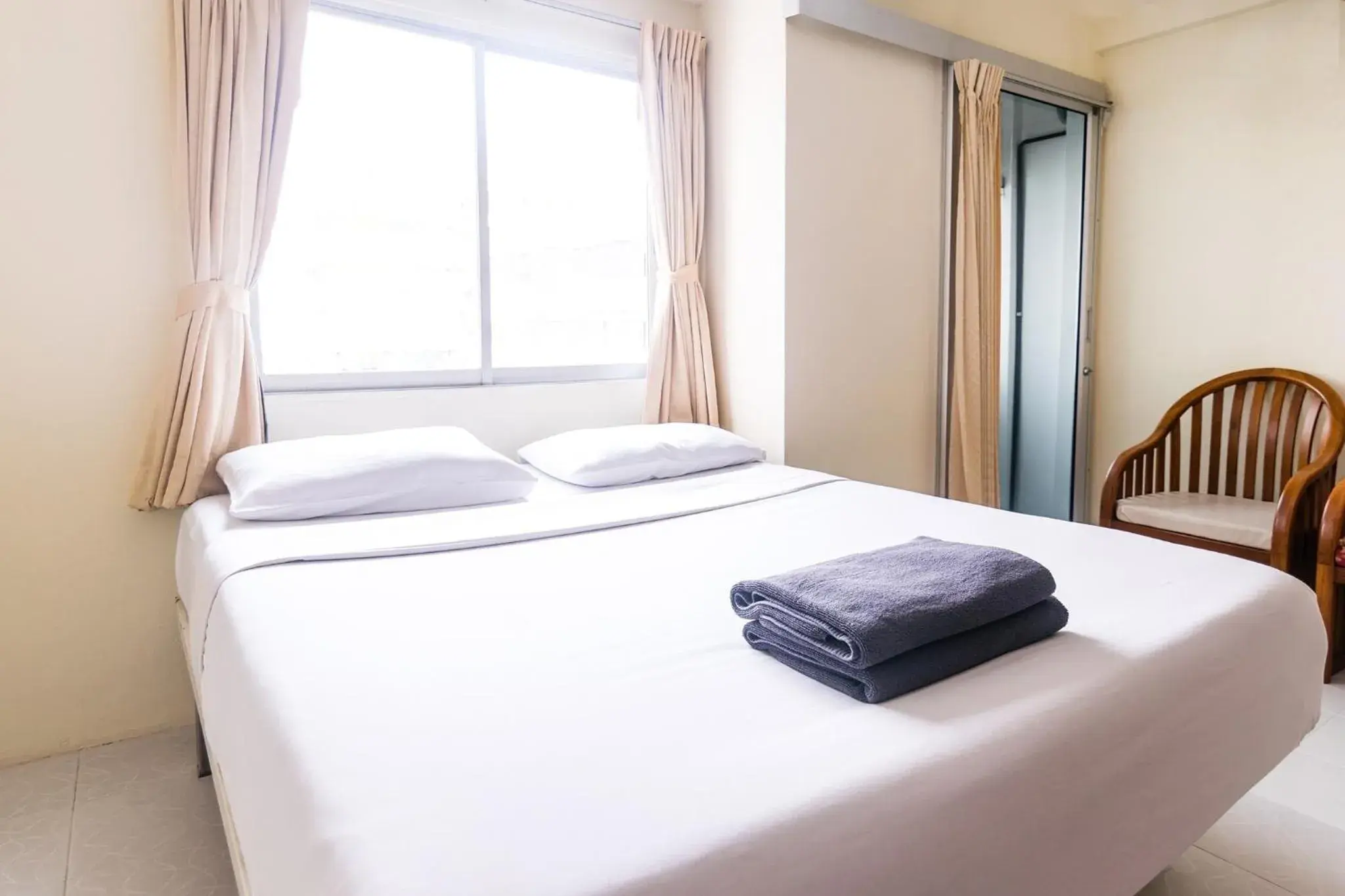 Bedroom, Bed in 18 Coins Budget Hotel Bedroom, Bed in 18 Coins Budget Hotel