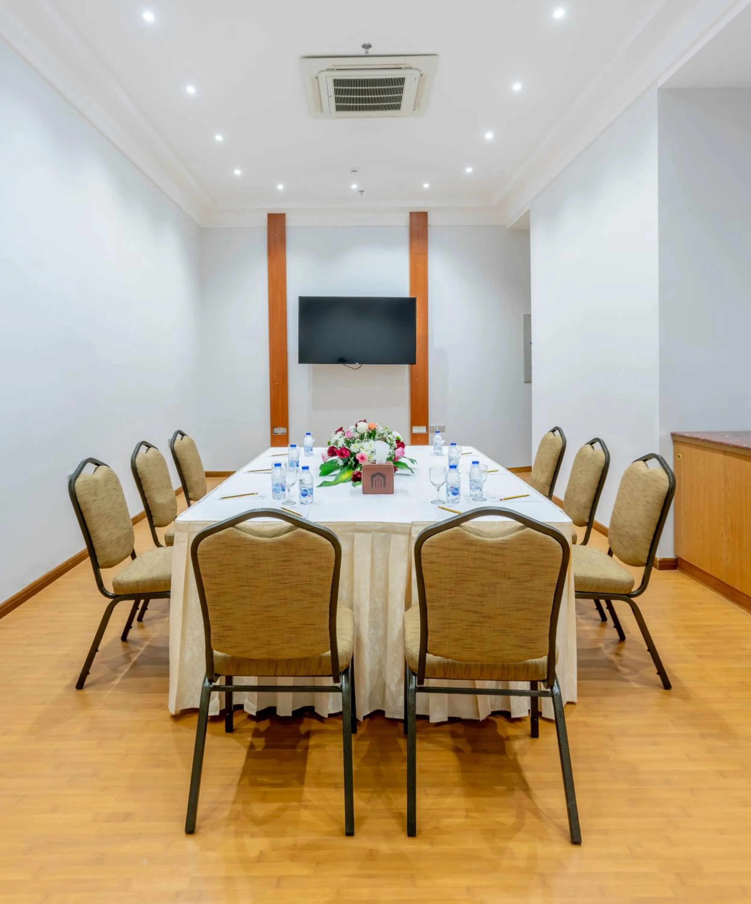 Meeting/conference room in Makeen Homes by Warwick Hotel