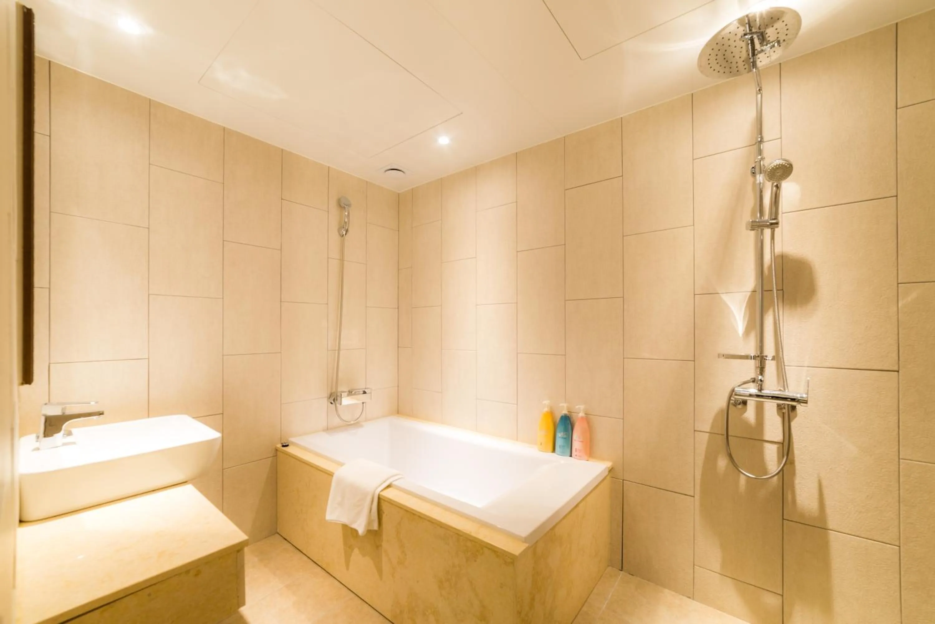 Reborn Suwon Silkroad Hotel