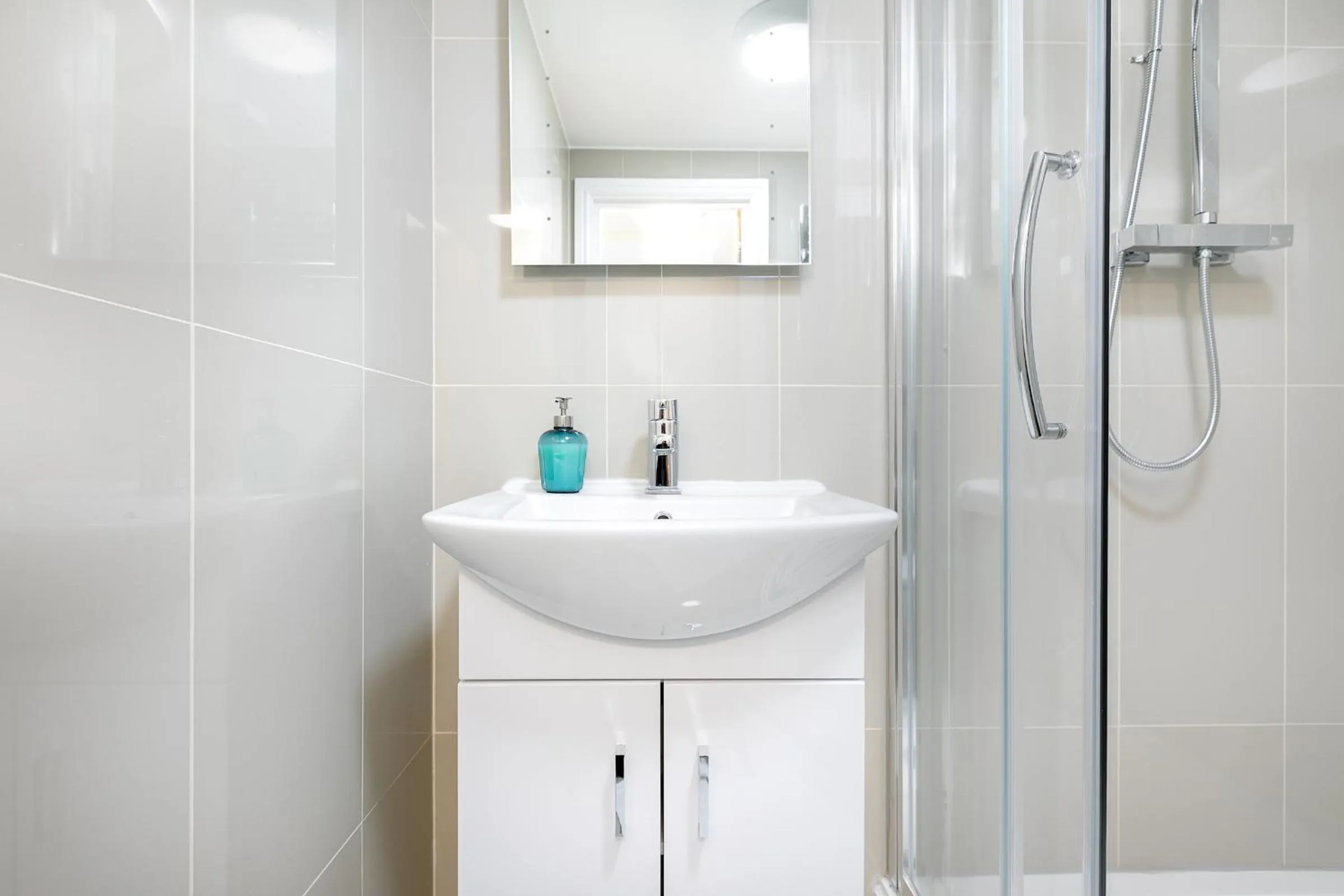 Bathroom in KVM - City Apartments - Contractors - Town Centre by KVM Stays