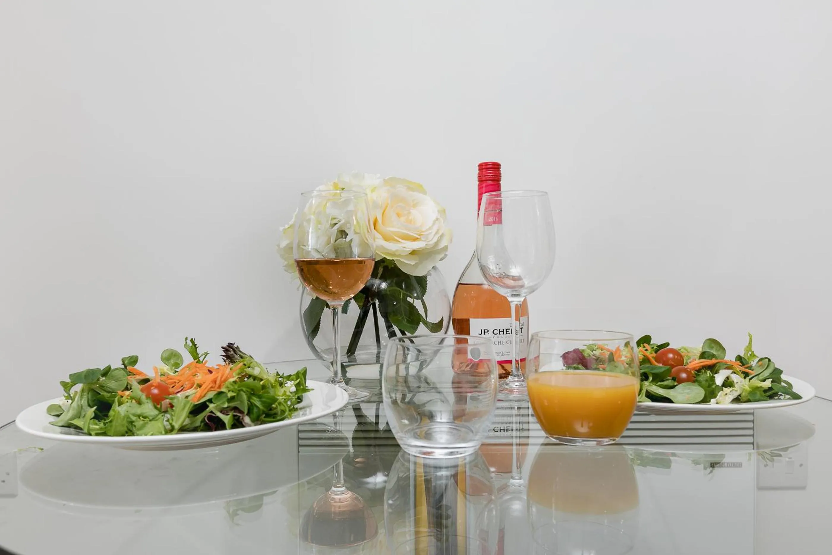 Dining area in KVM - City Apartments - Contractors - Town Centre by KVM Stays