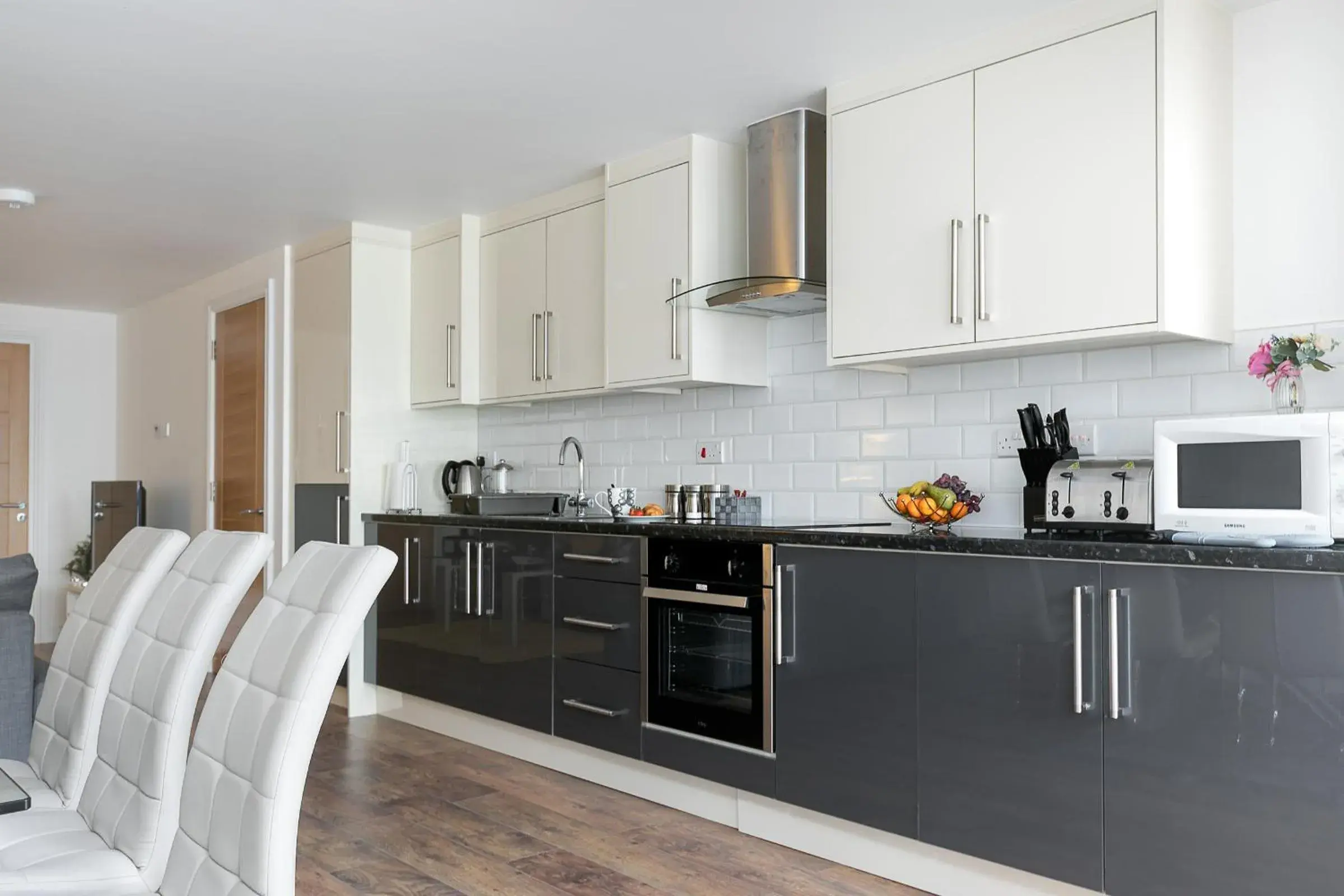 Kitchen or kitchenette in KVM - City Apartments - Contractors - Town Centre by KVM Stays Kitchen or kitchenette in KVM - City Apartments - Contractors - Town Centre by KVM Stays