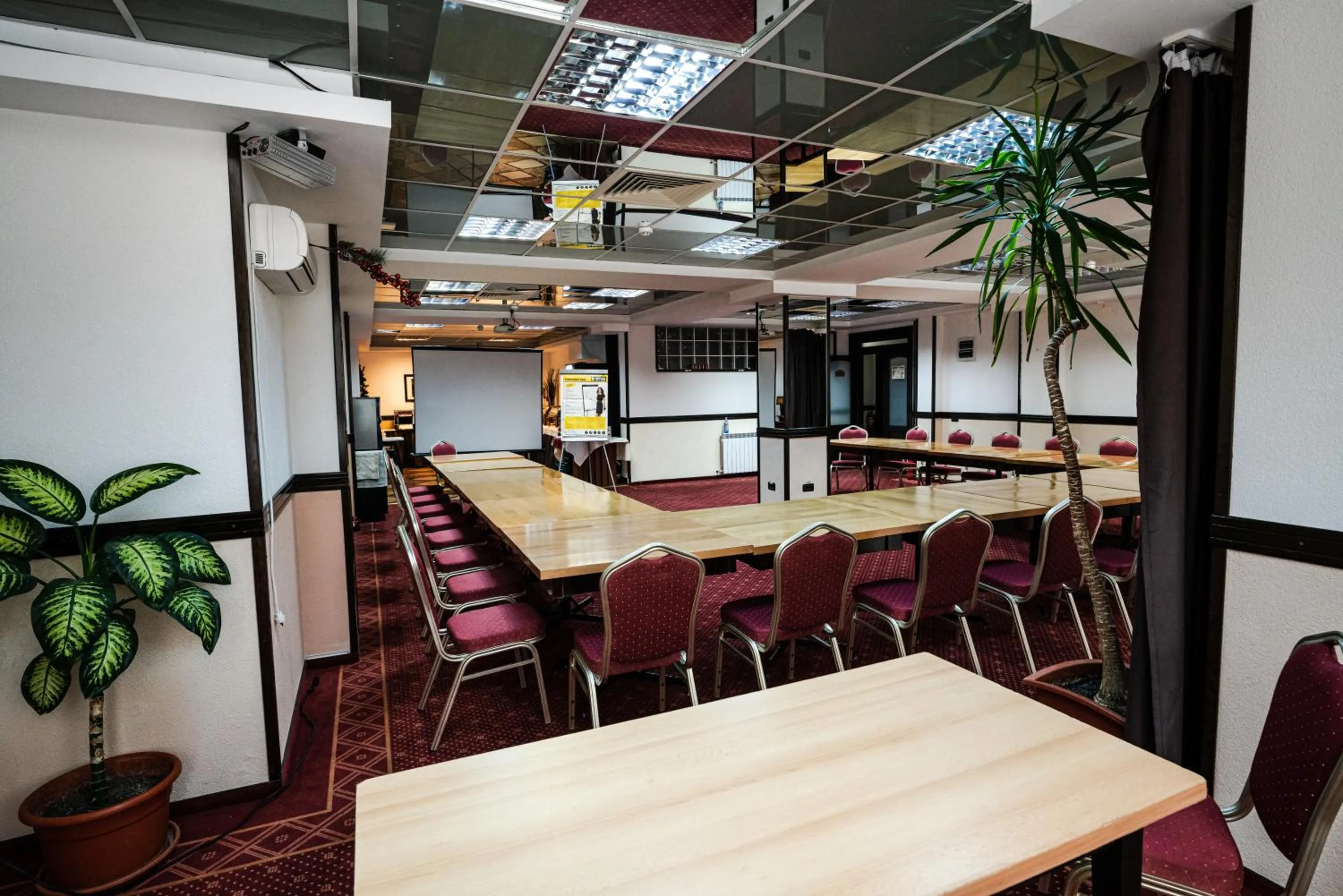 Business facilities in Hotel Cumpatu