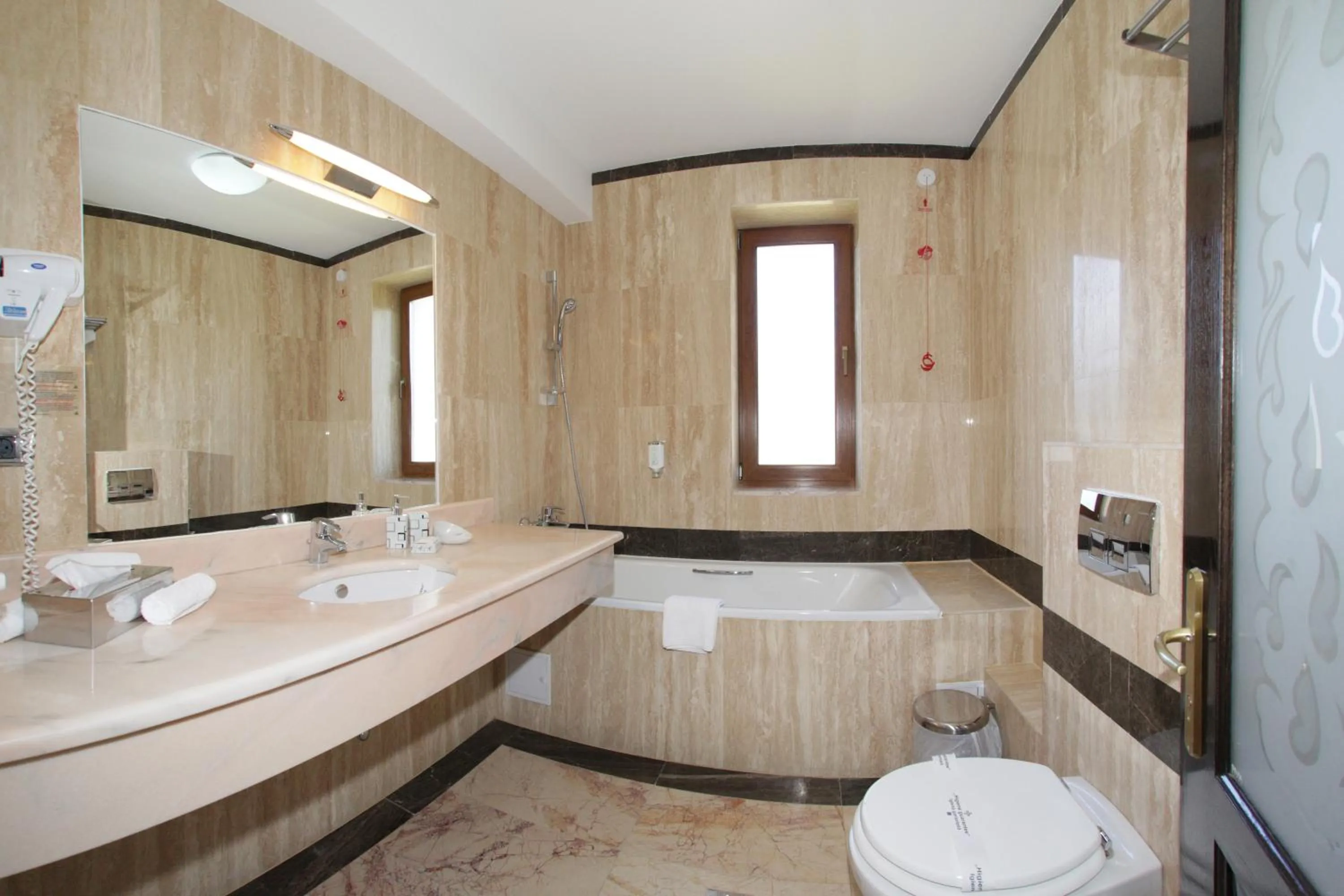 Shower in Hotel Cumpatu