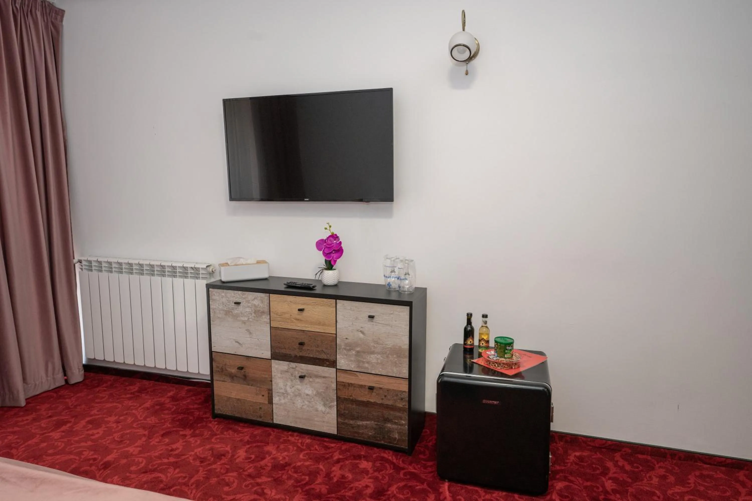 TV and multimedia in Hotel Cumpatu