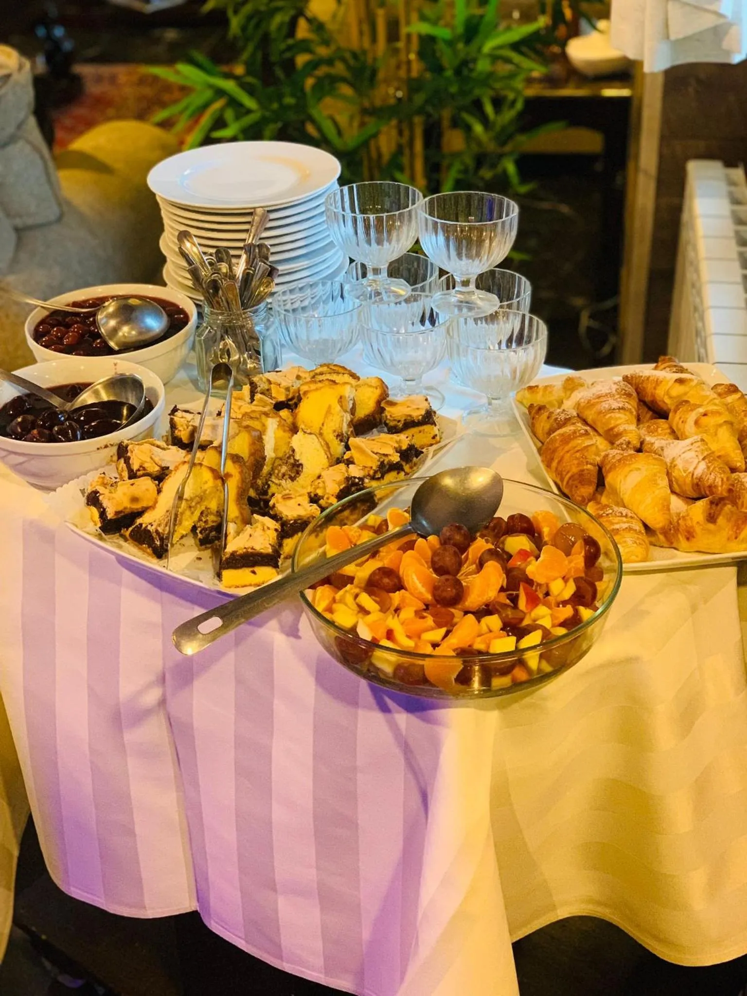 Buffet breakfast in Hotel Cumpatu