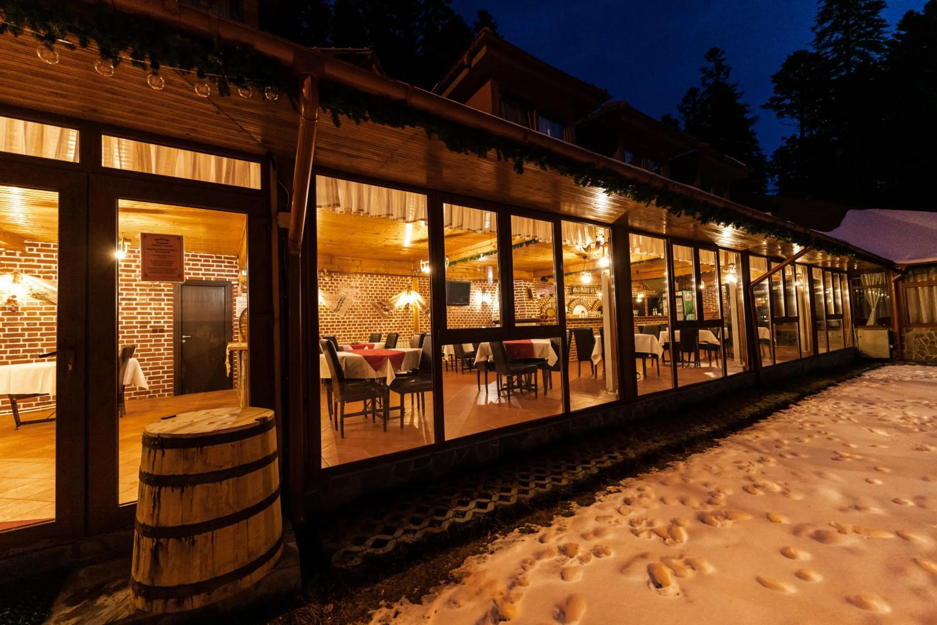 Restaurant/places to eat in Hotel Cumpatu