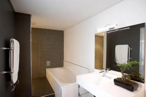 Bathroom in Head South Lodge