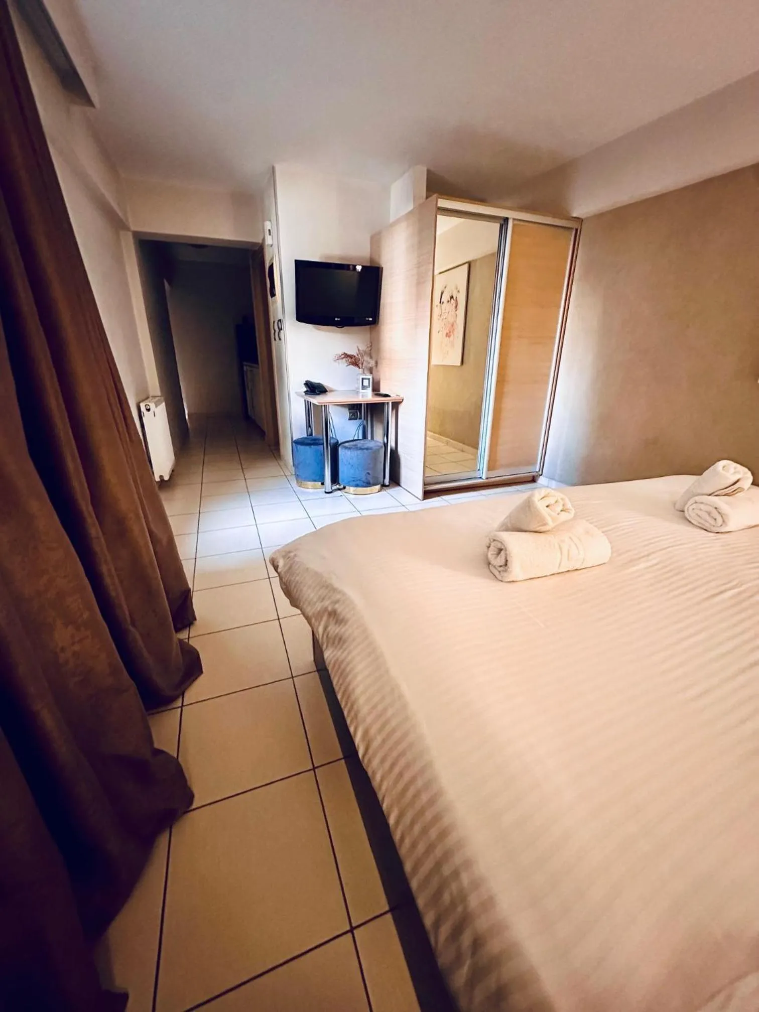 Bedroom, Bed in Mc Queen Rooms & Apartments