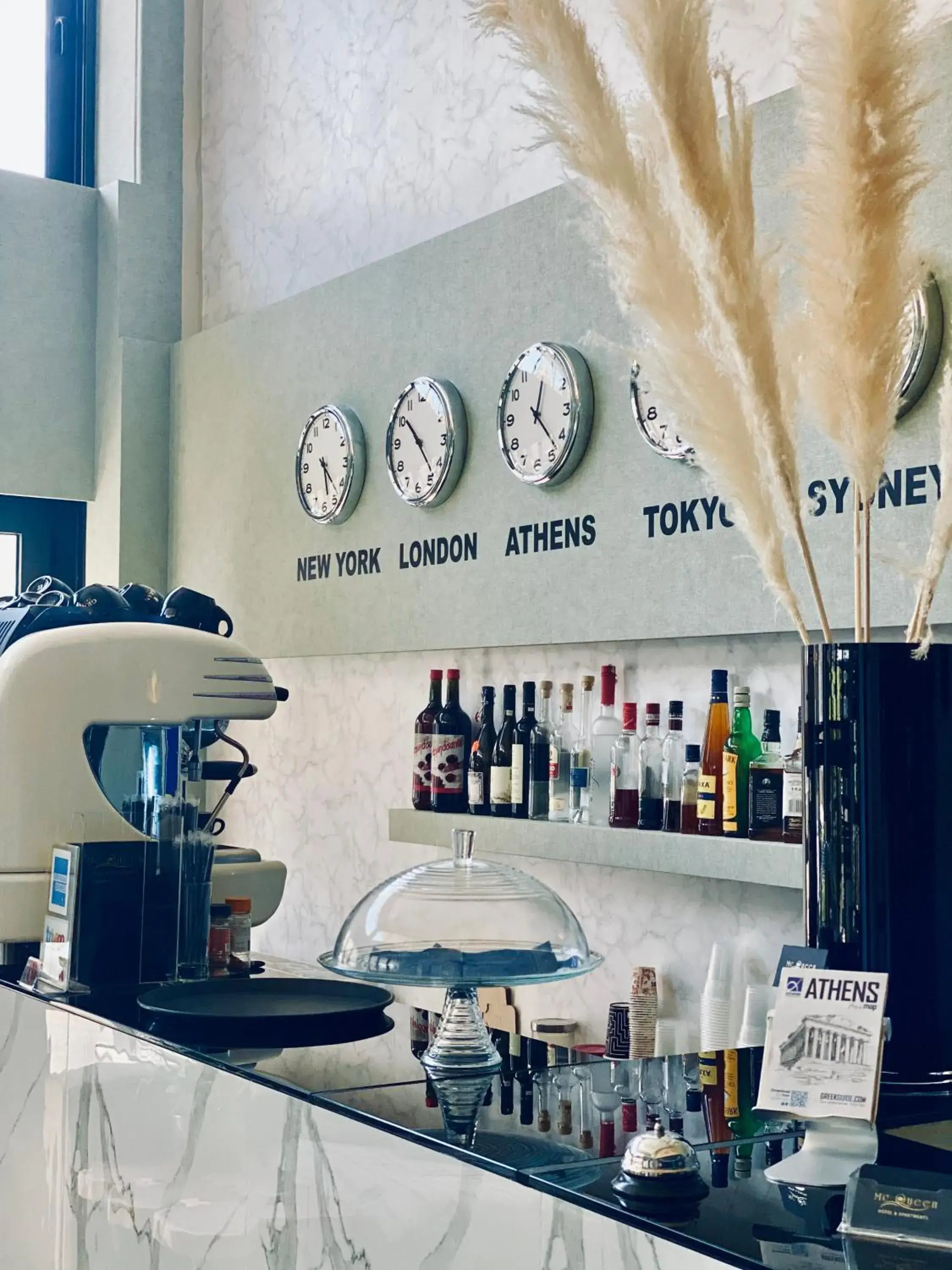 Lounge or bar in Mc Queen Rooms & Apartments Lounge or bar in Mc Queen Rooms & Apartments