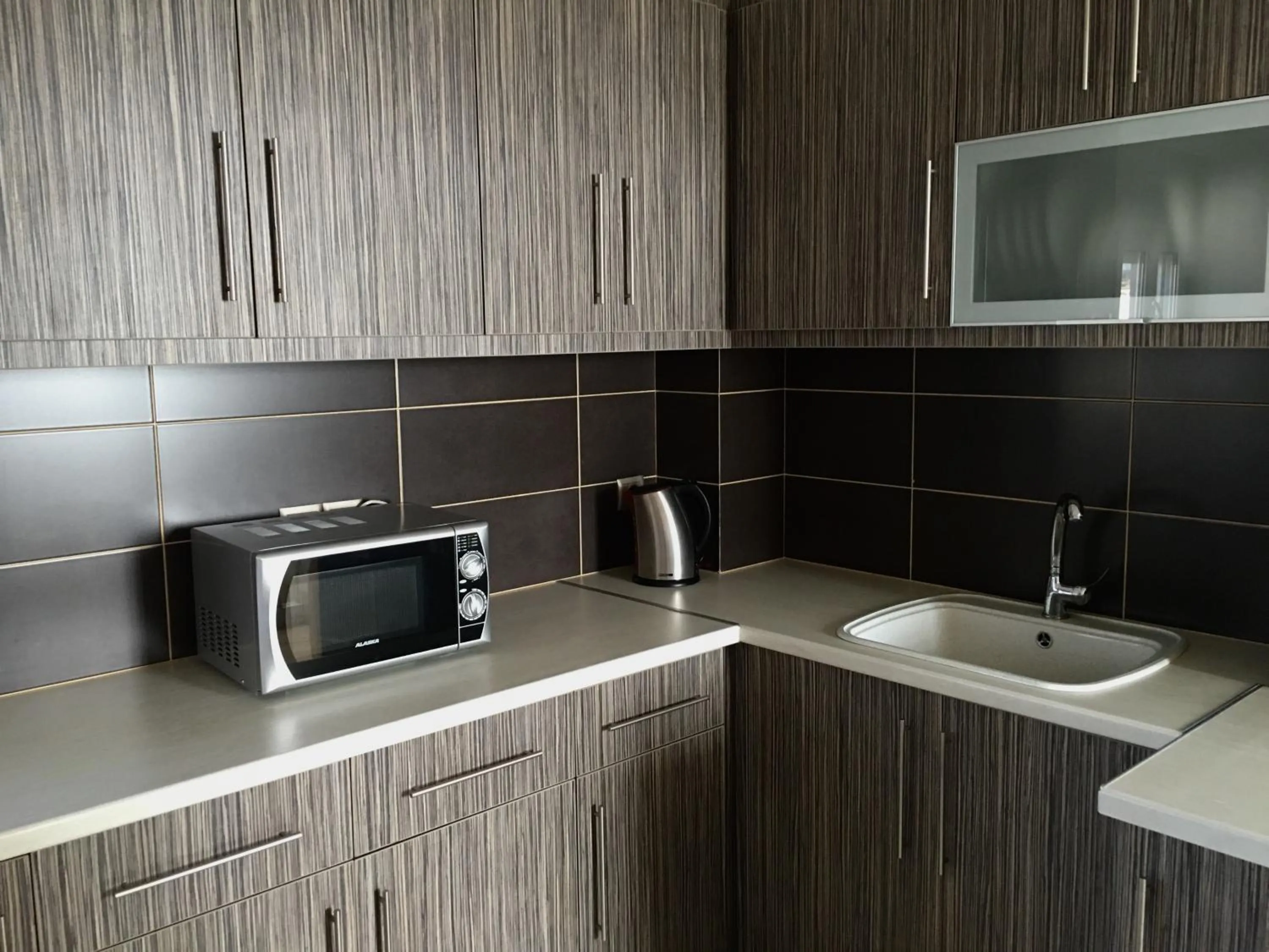 Kitchen or kitchenette in Mc Queen Rooms & Apartments
