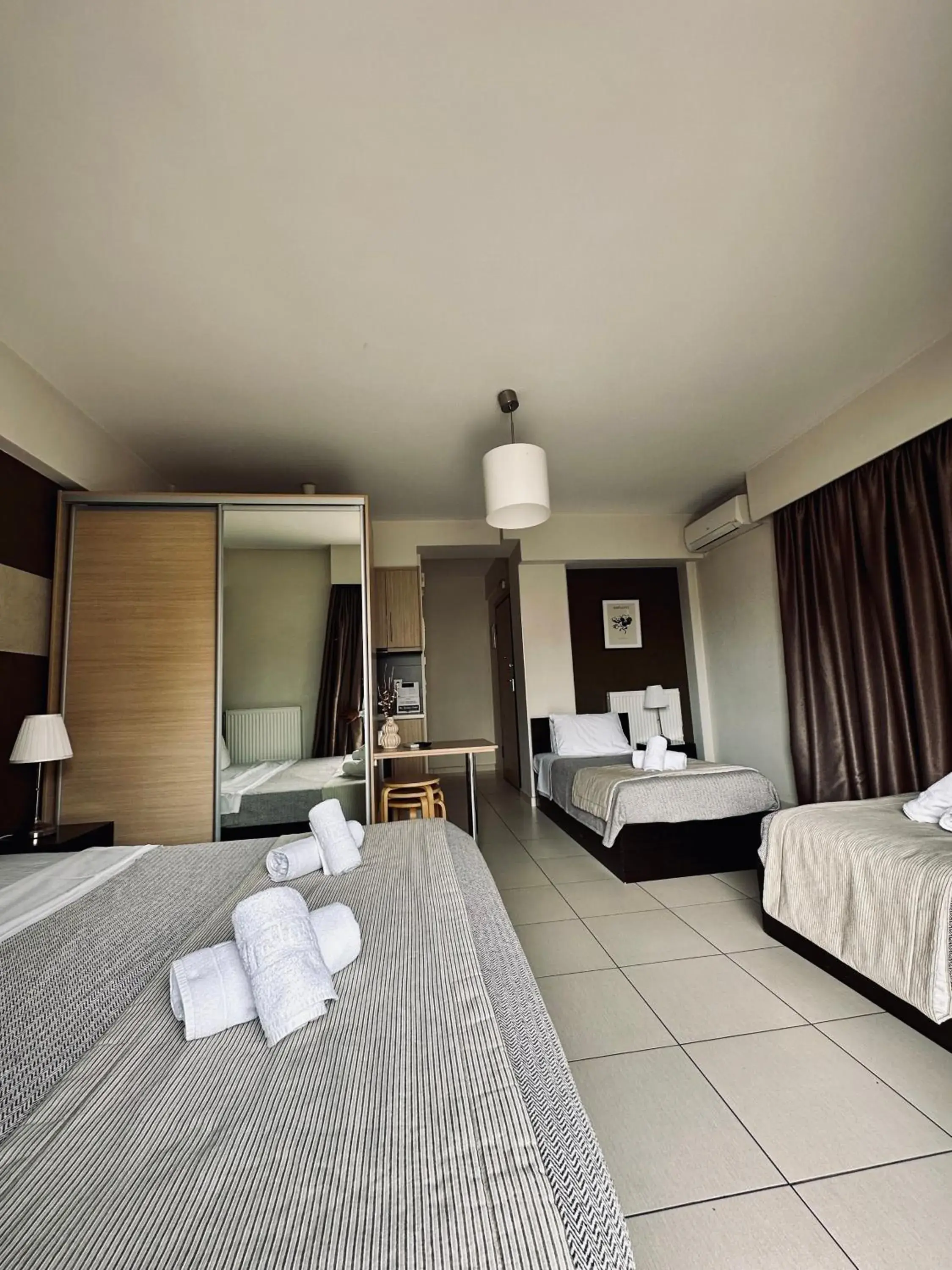 Bed in Mc Queen Rooms & Apartments Bed in Mc Queen Rooms & Apartments