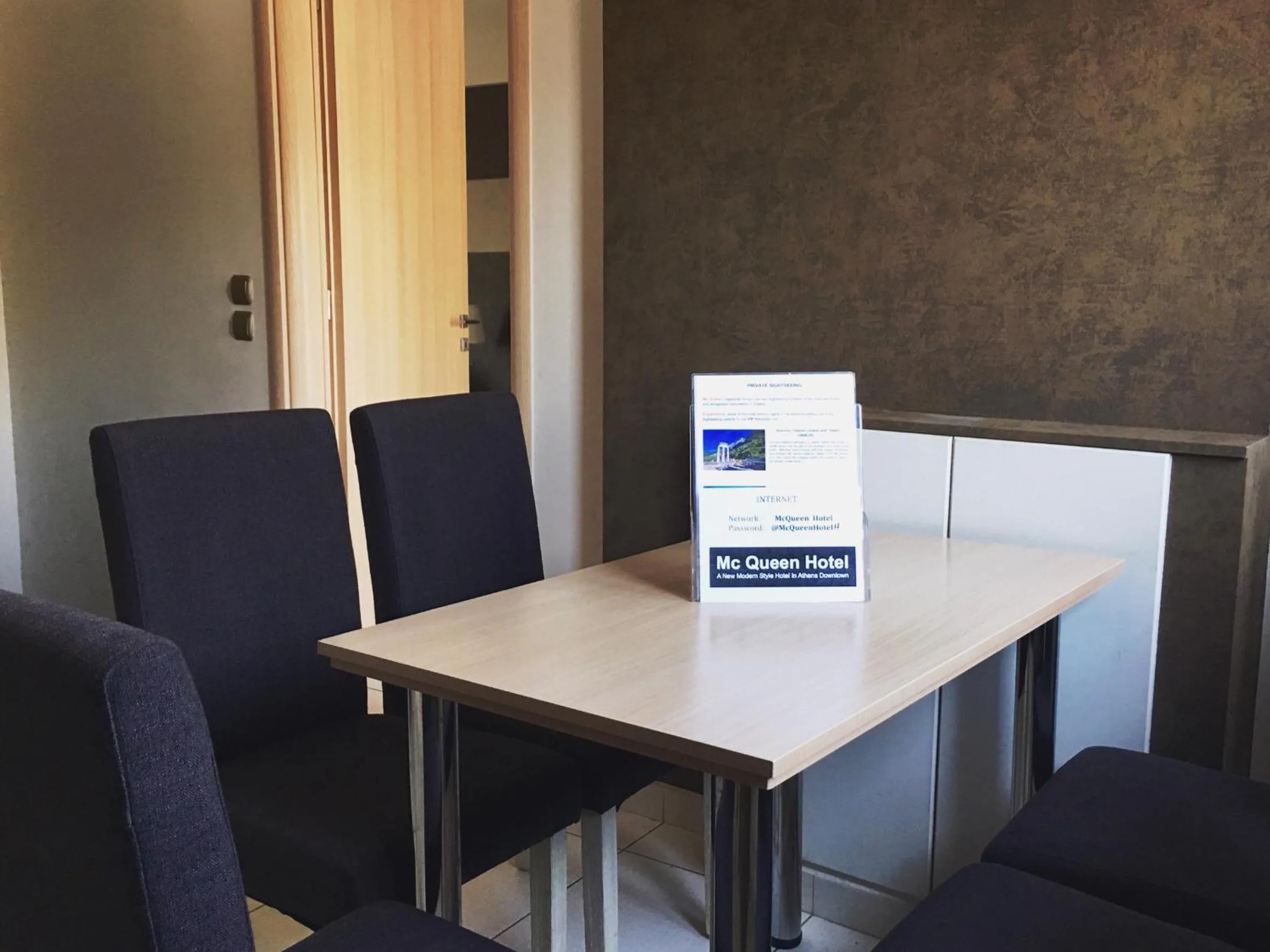 Dining area in Mc Queen Rooms & Apartments