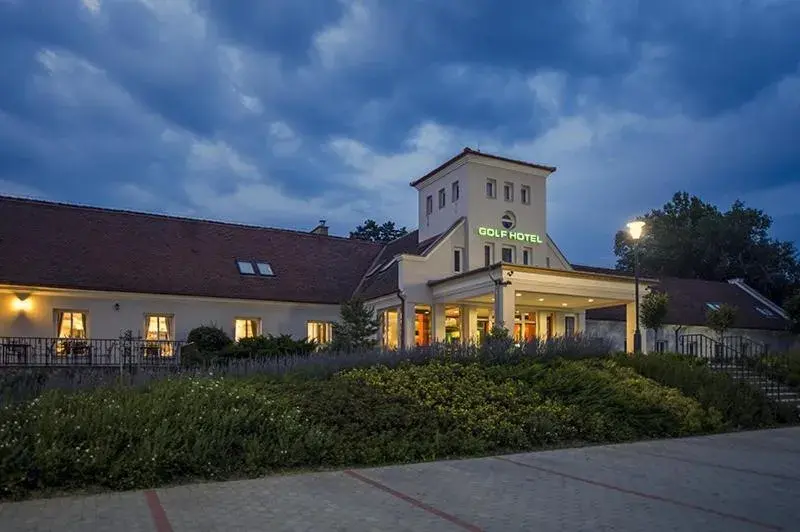 Old Lake Golf Hotel Old Lake Golf Hotel