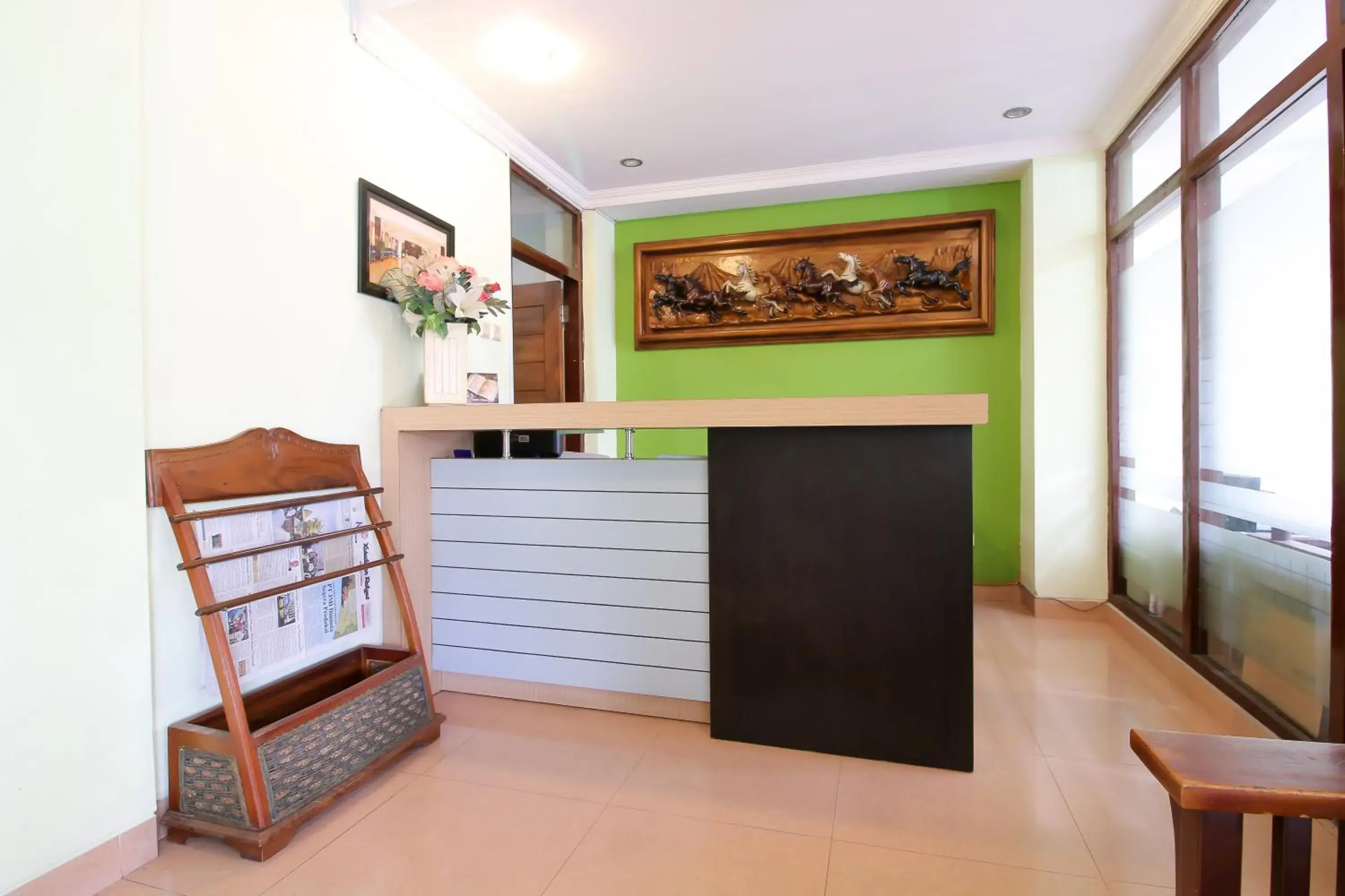 Lobby or reception, Bed in RedDoorz Plus @ Taman Siswa 2 Lobby or reception, Bed in RedDoorz Plus @ Taman Siswa 2