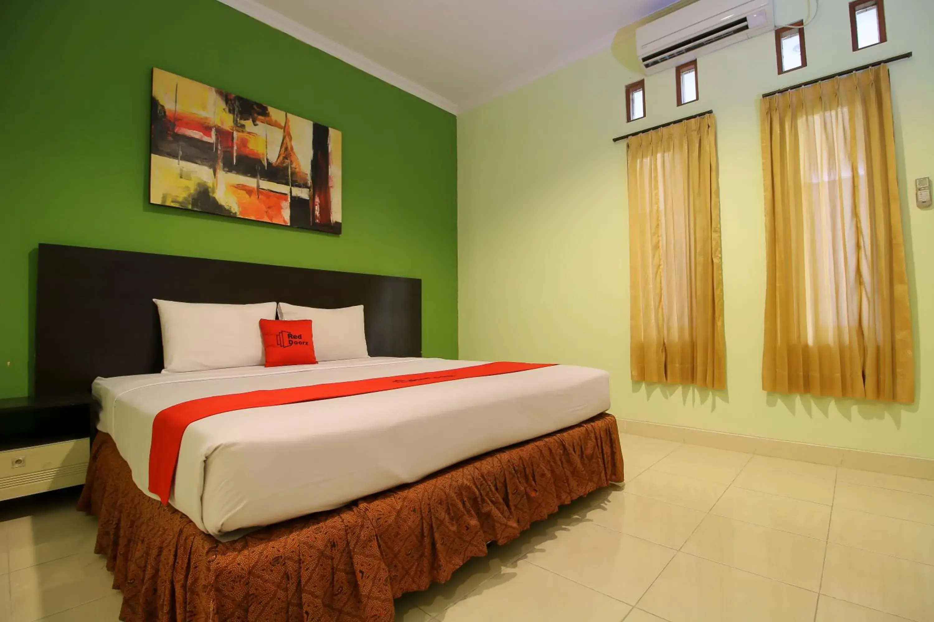 Bed in RedDoorz Plus @ Taman Siswa 2 Bed in RedDoorz Plus @ Taman Siswa 2