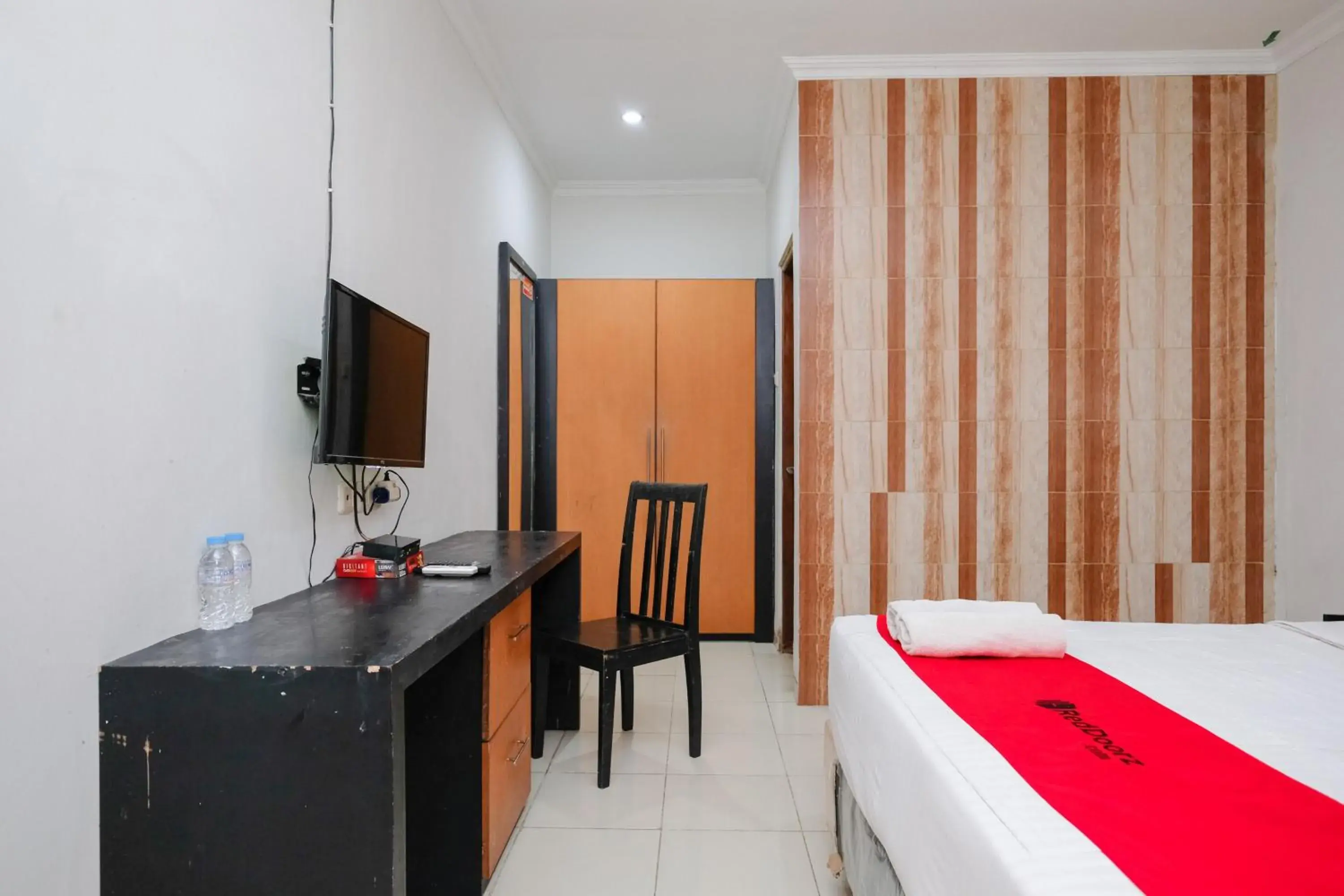 Bedroom, Bed in RedDoorz Plus @ Taman Siswa 2 Bedroom, Bed in RedDoorz Plus @ Taman Siswa 2