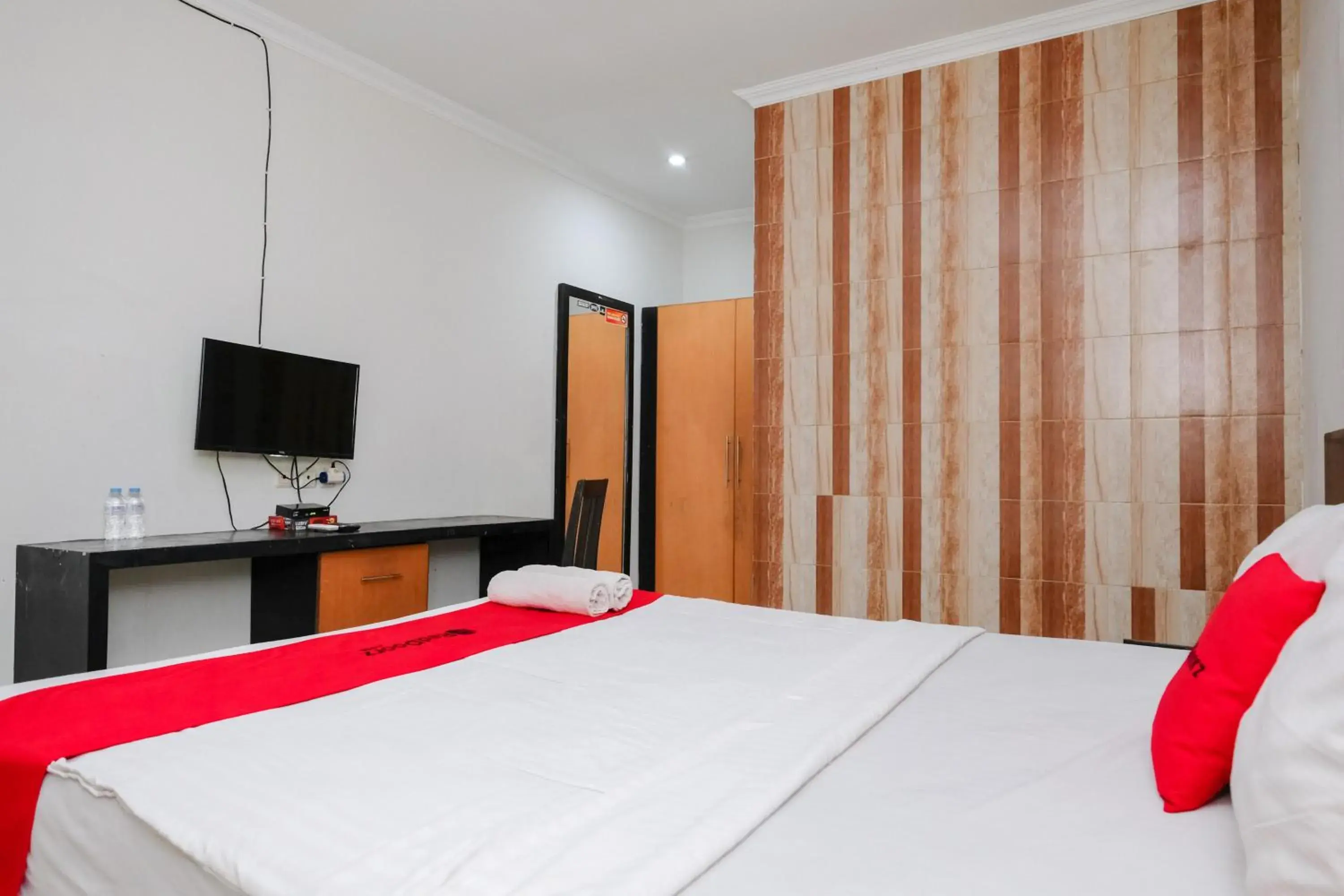 Bedroom, Bed in RedDoorz Plus @ Taman Siswa 2 Bedroom, Bed in RedDoorz Plus @ Taman Siswa 2