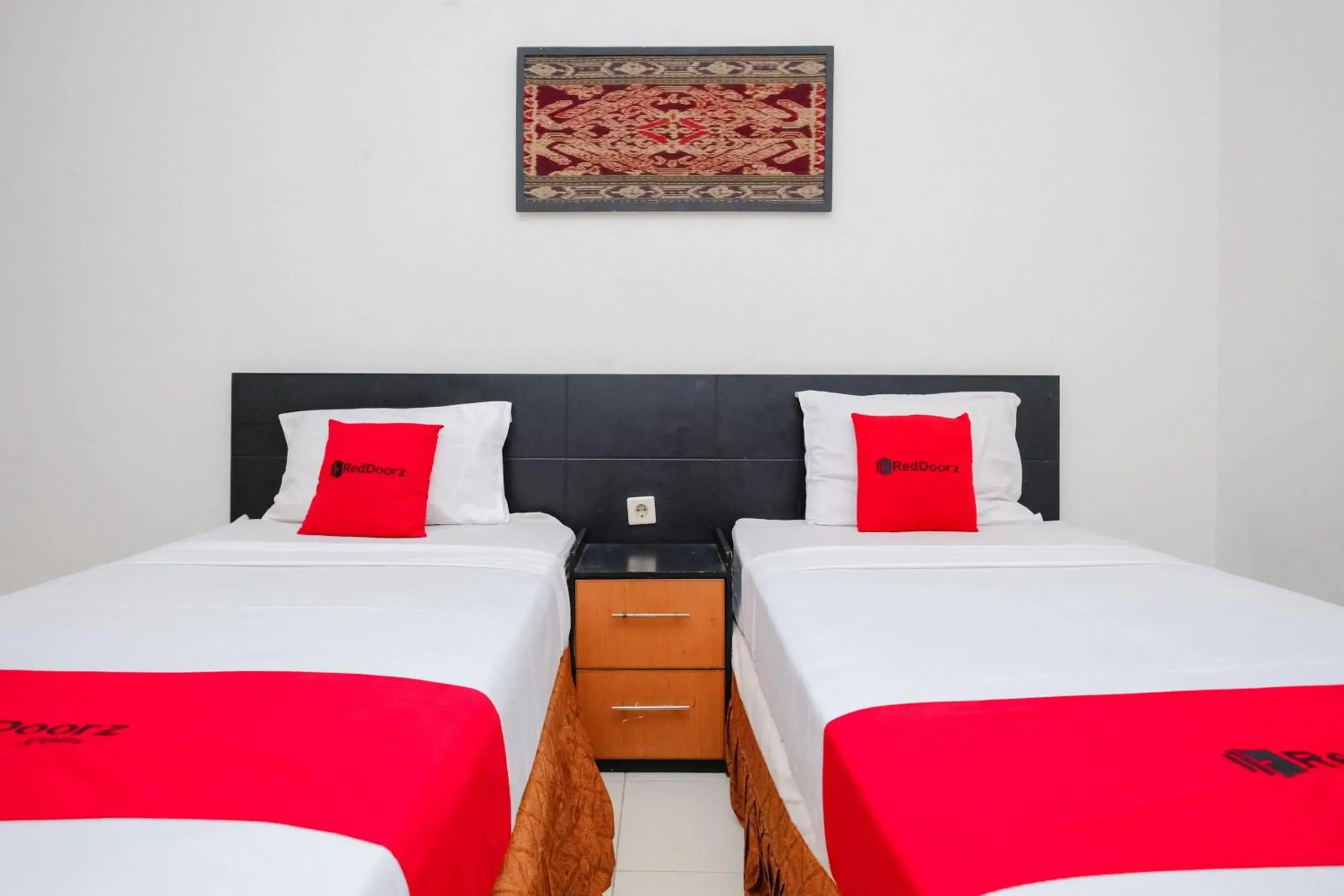 Twin Room in RedDoorz Plus @ Taman Siswa 2 Twin Room in RedDoorz Plus @ Taman Siswa 2